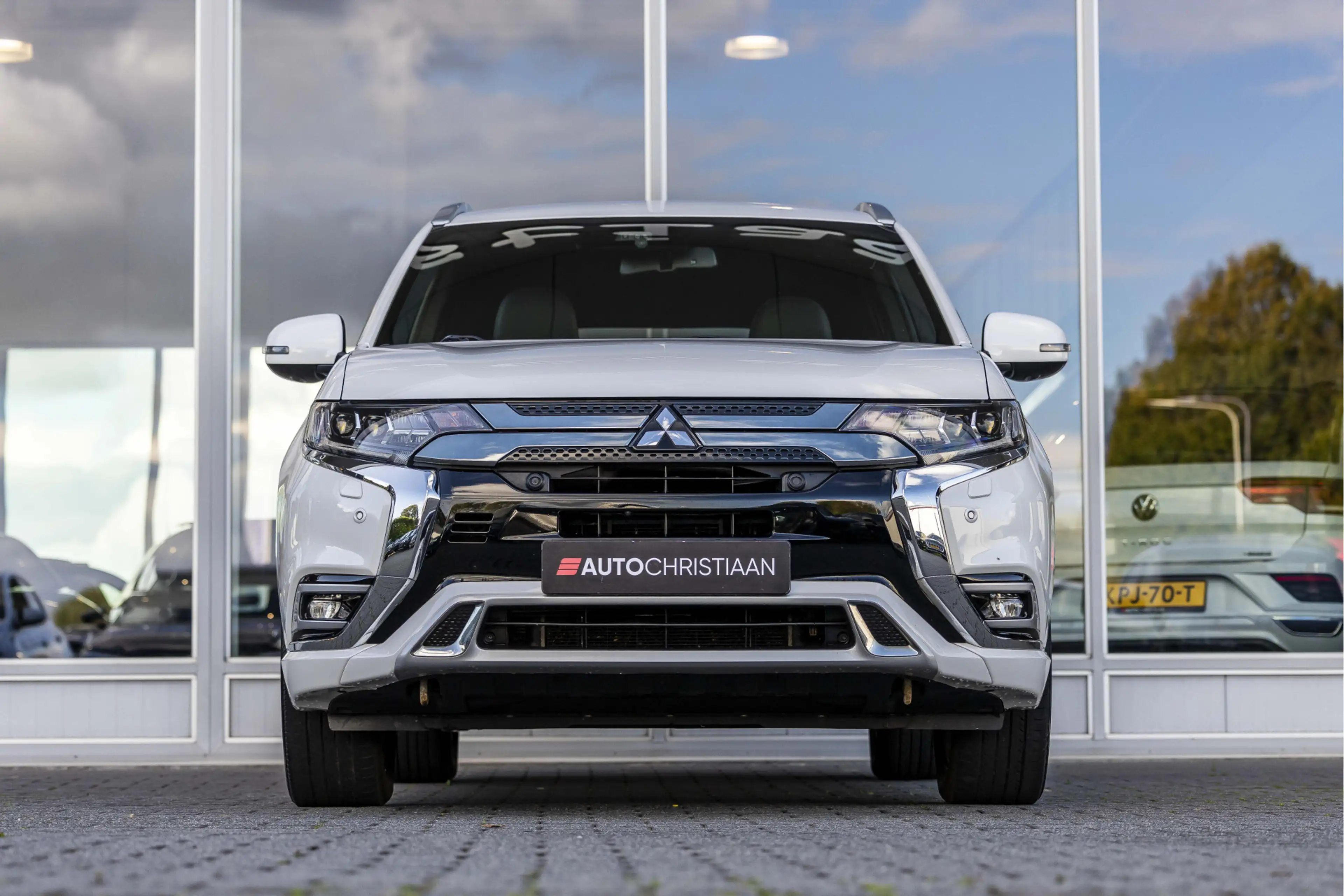 Mitsubishi Outlander 2.4 PHEV Instyle | Pano | 360° Camera | Leder — photo 3