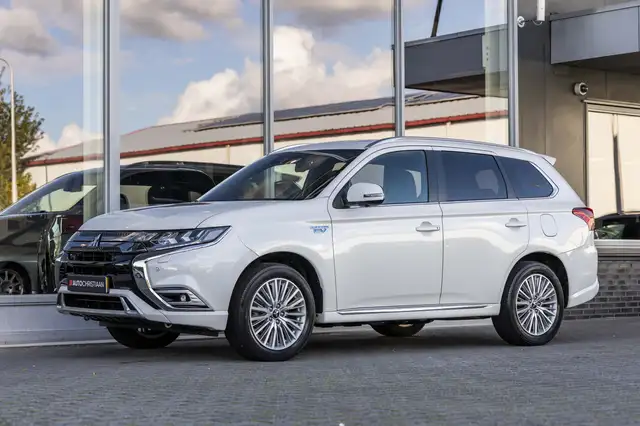 Mitsubishi Outlander view 15