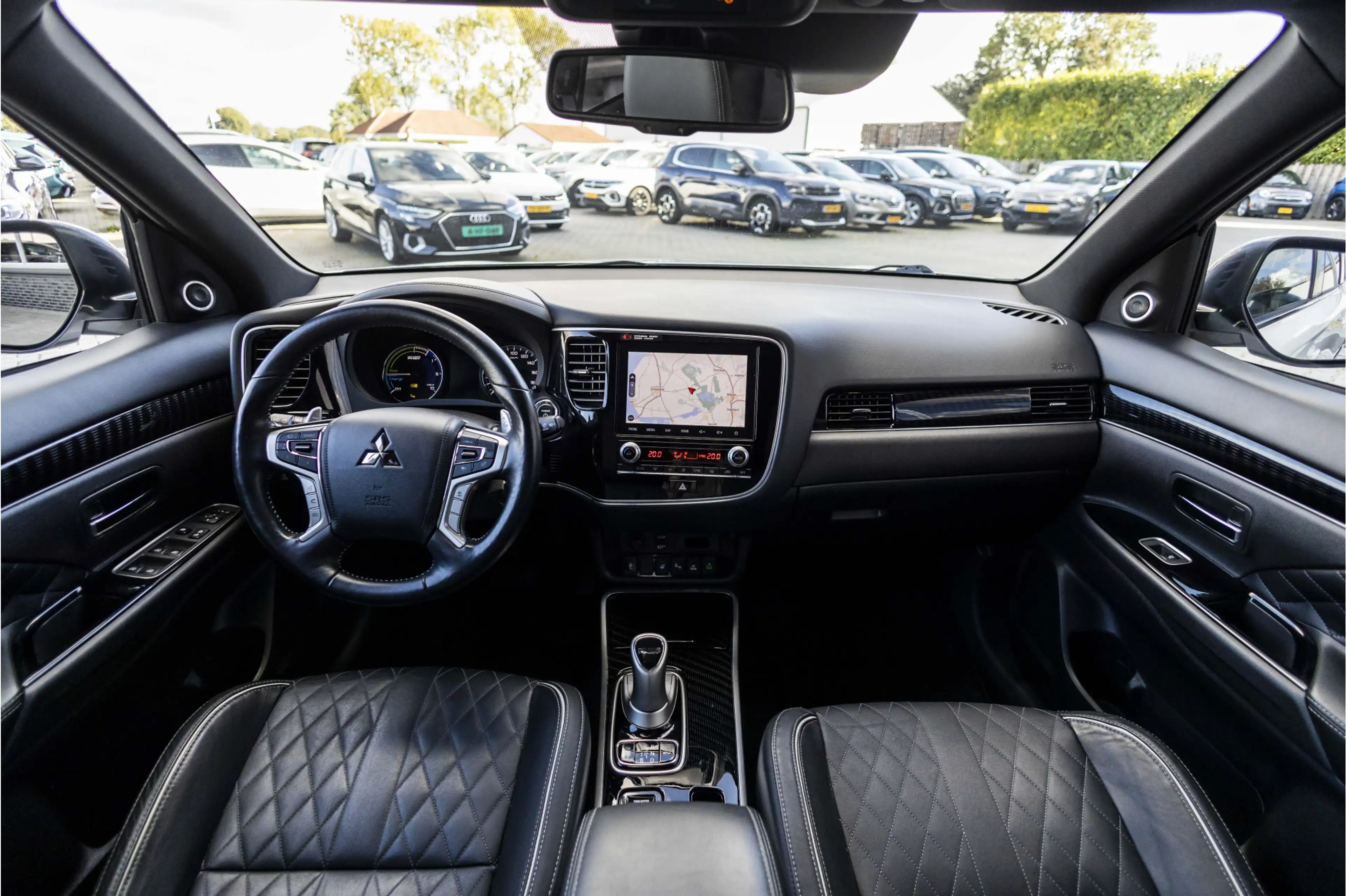 Mitsubishi Outlander 2.4 PHEV Instyle | Pano | 360° Camera | Leder — photo 6