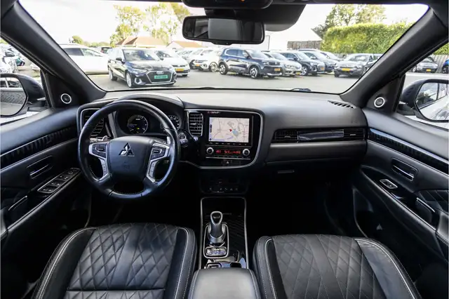 Mitsubishi Outlander view 6