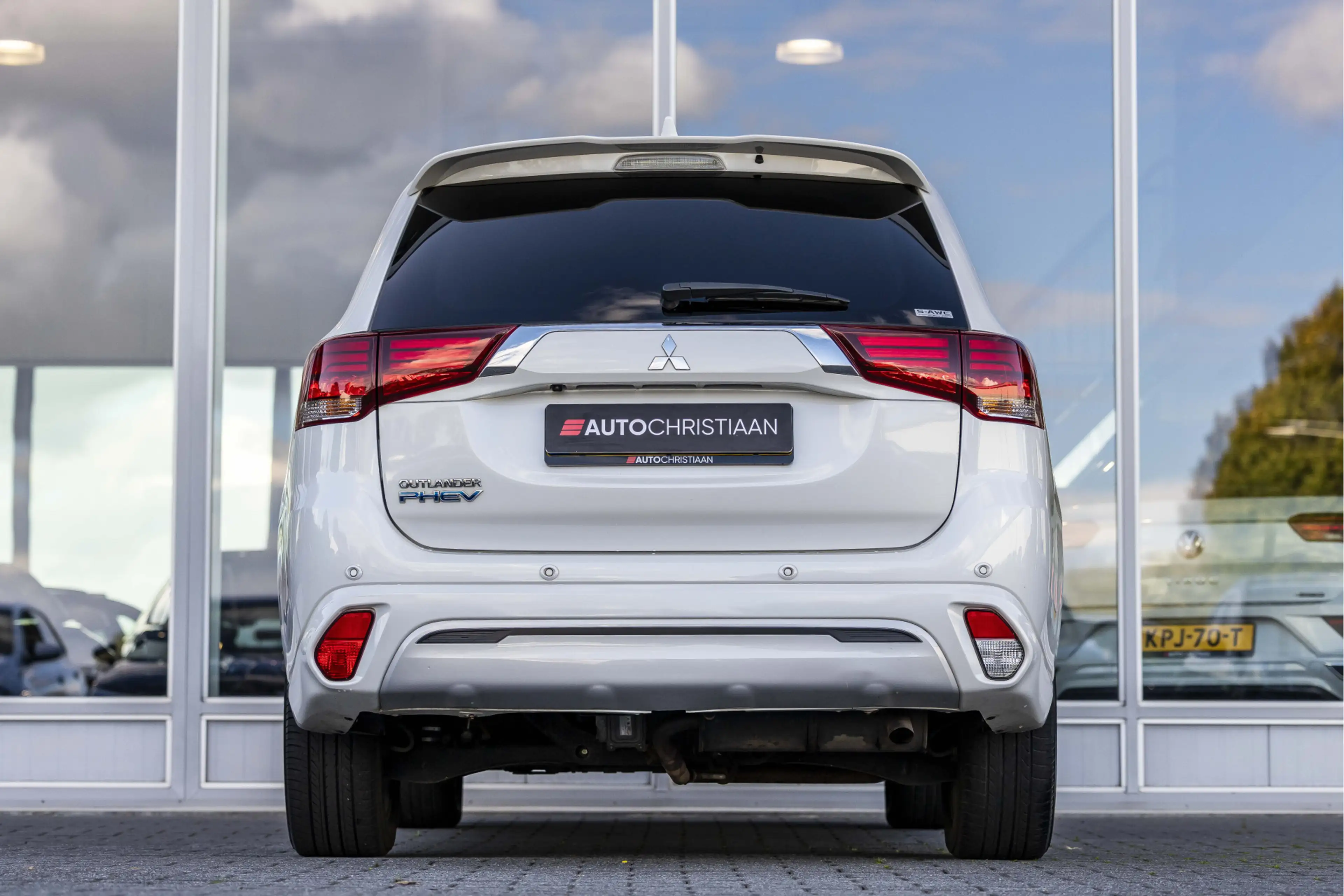 Mitsubishi Outlander 2.4 PHEV Instyle | Pano | 360° Camera | Leder — photo 4