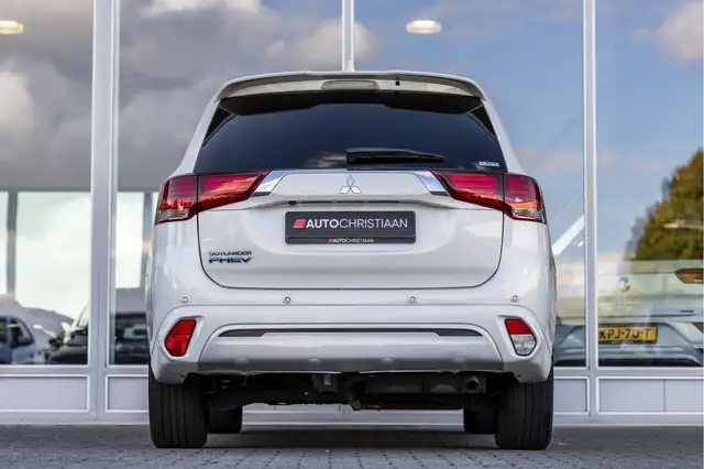 Mitsubishi Outlander view 4