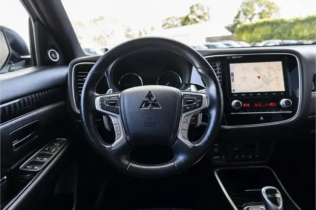 Mitsubishi Outlander view 7