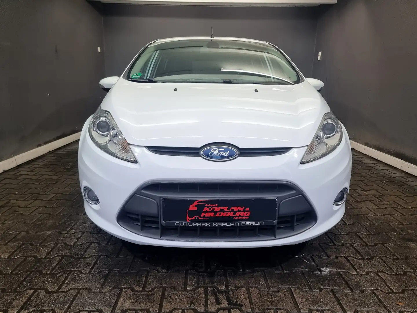 Ford Fiesta 1.4 TITANIUM, SITZHEIZUNG, KLIMAAUTOMATIK Weiß - 2