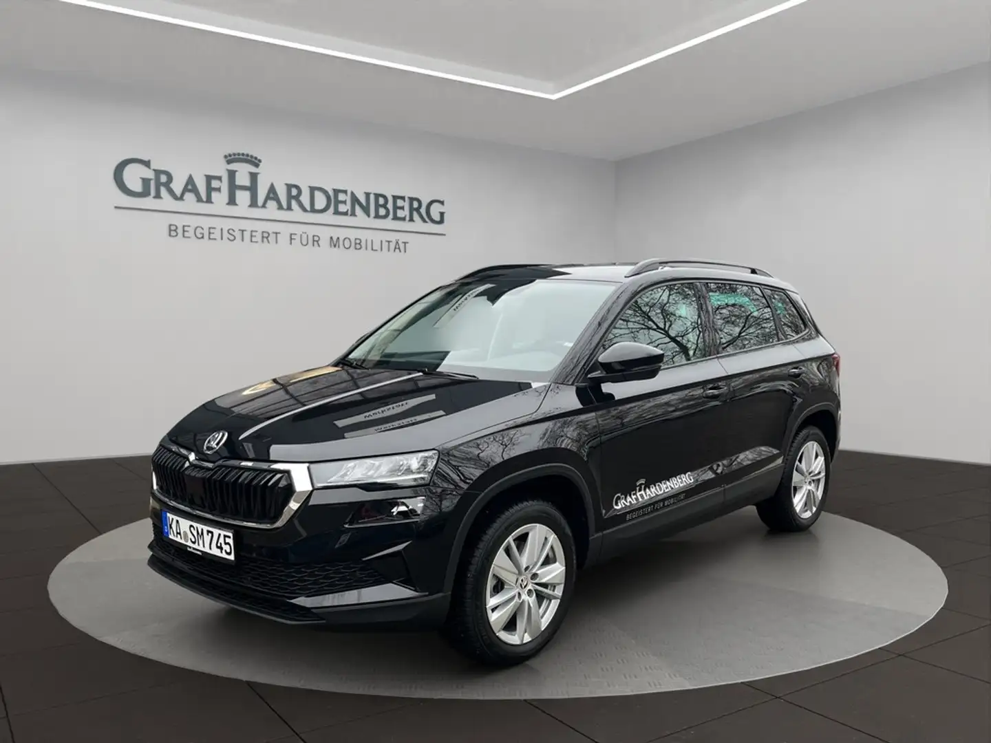 Skoda Karoq 1.5 TSI DSG Selection Komfort - Paket Plus / el... Schwarz - 2