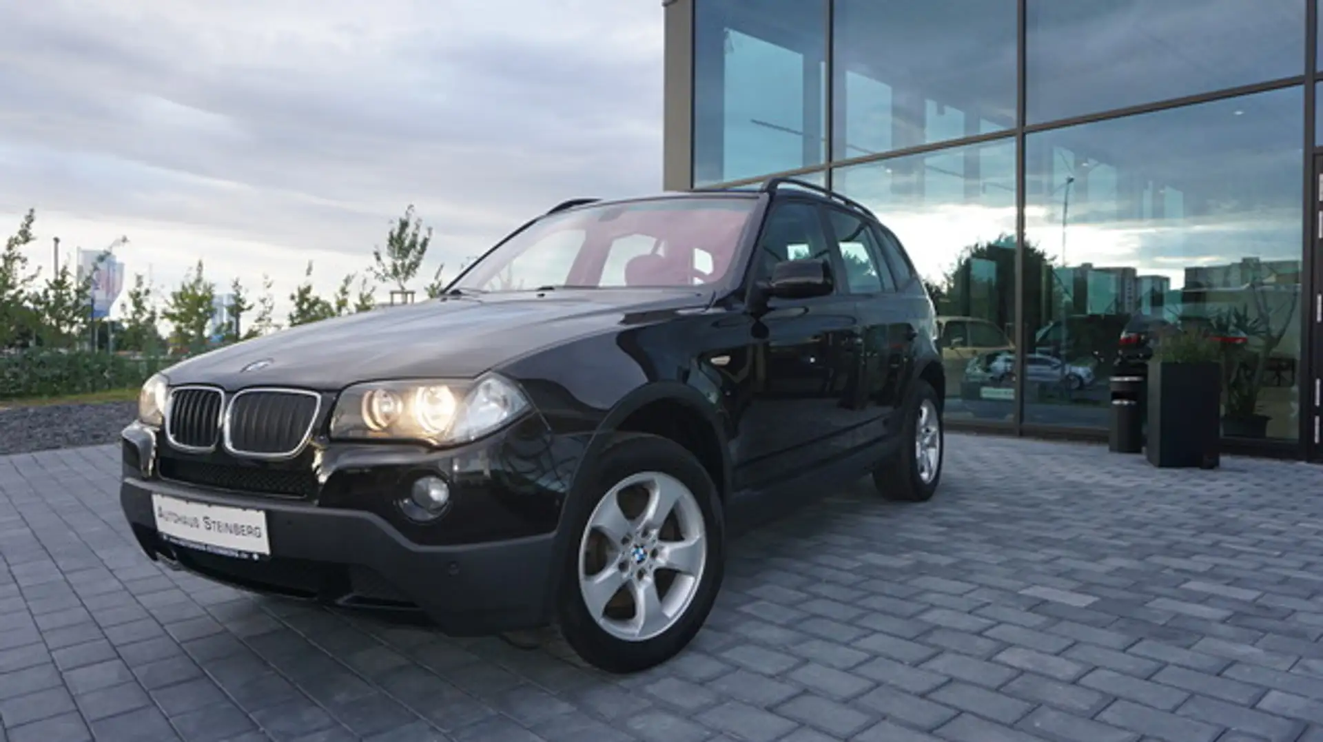 BMW X3 2.0i PANORAMADACH+SHZ+TEMPOMAT+PDC Noir - 2