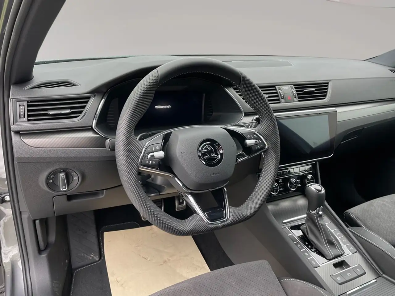 Skoda Superb Combi 2.0 TDI DSG Sportline DCC AHK*MATRIX*VIRT..., миниатюра 6