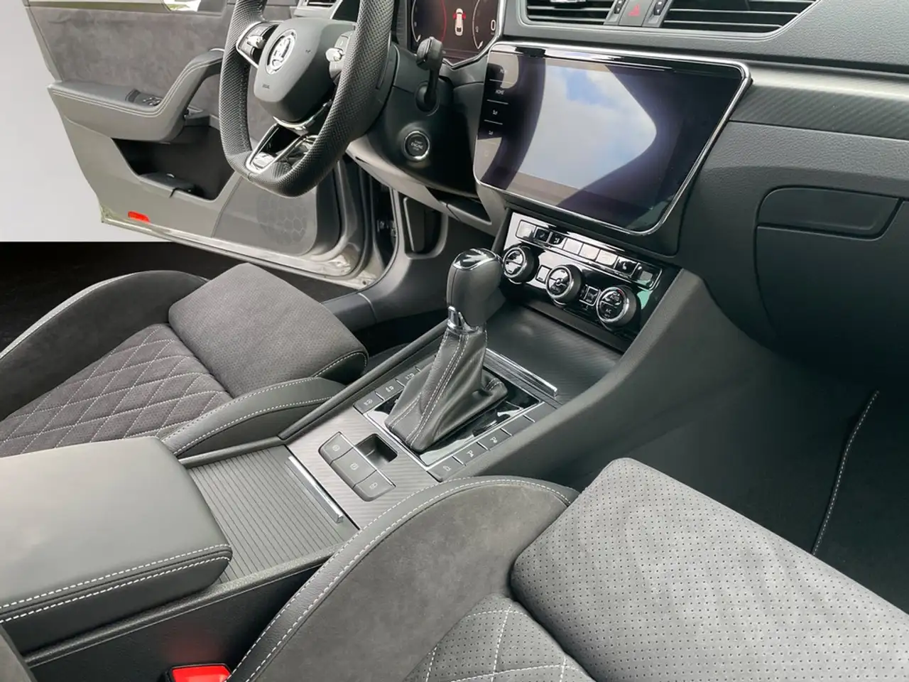 Skoda Superb Combi 2.0 TDI DSG Sportline DCC AHK*MATRIX*VIRT..., миниатюра 15