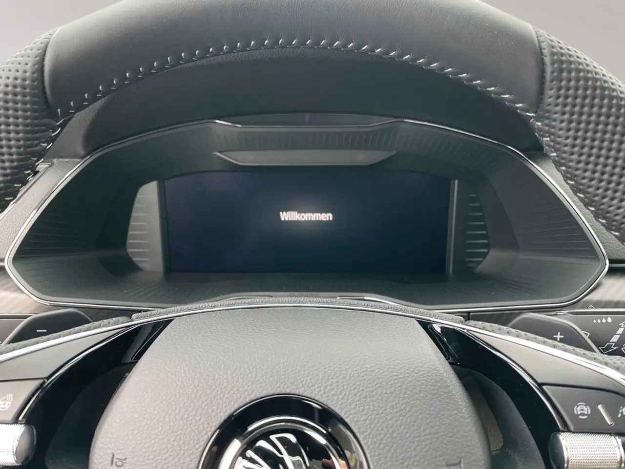 Skoda Superb Combi 2.0 TDI DSG Sportline DCC AHK*MATRIX*VIRT..., миниатюра 12