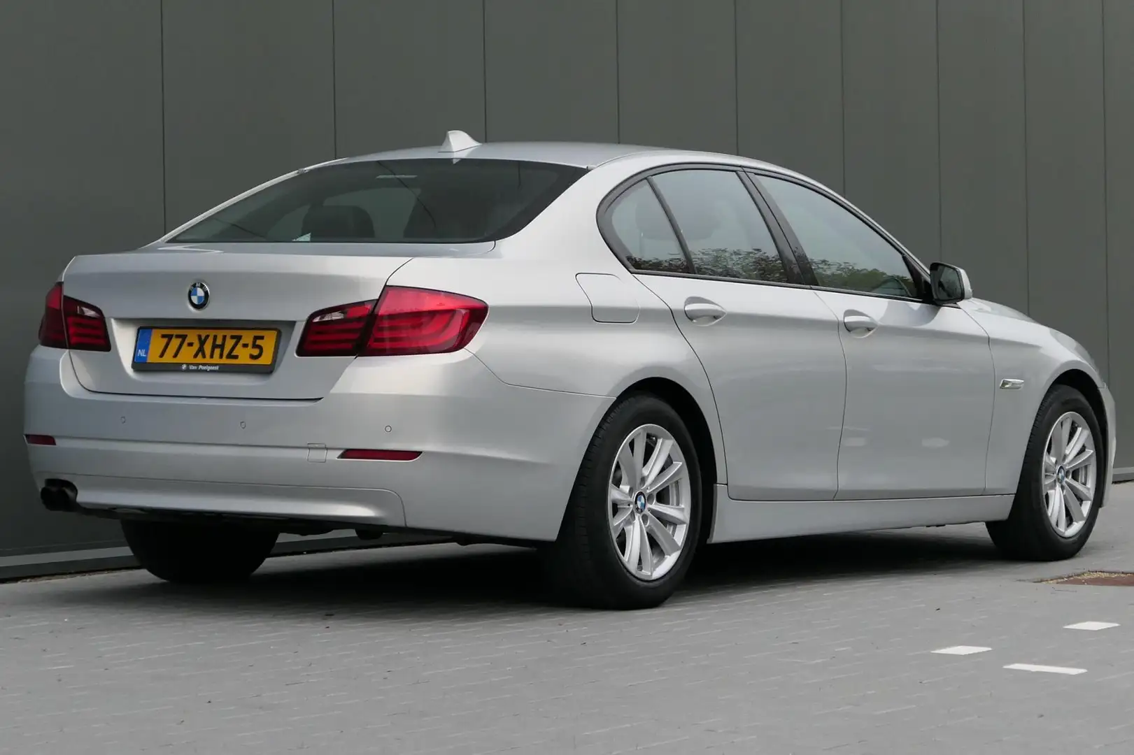 BMW 520 5-serie 520i High Executive NAP Leder Sportstoelen Gris - 2