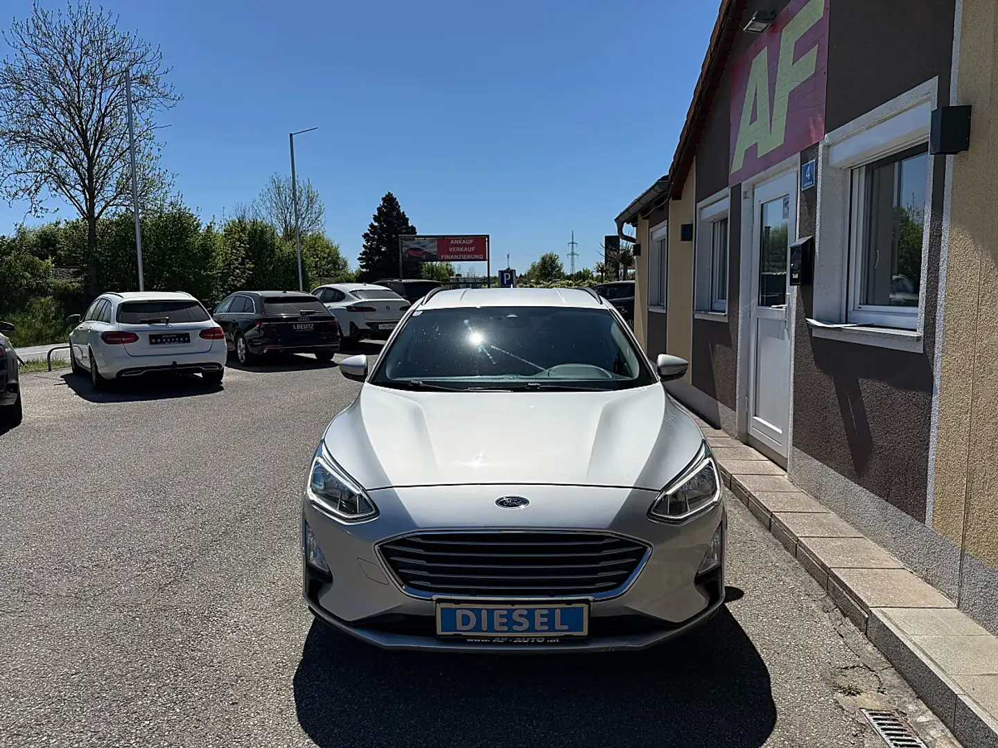 Ford Focus Traveller 1,5 EcoBlue Trend Grau - 2