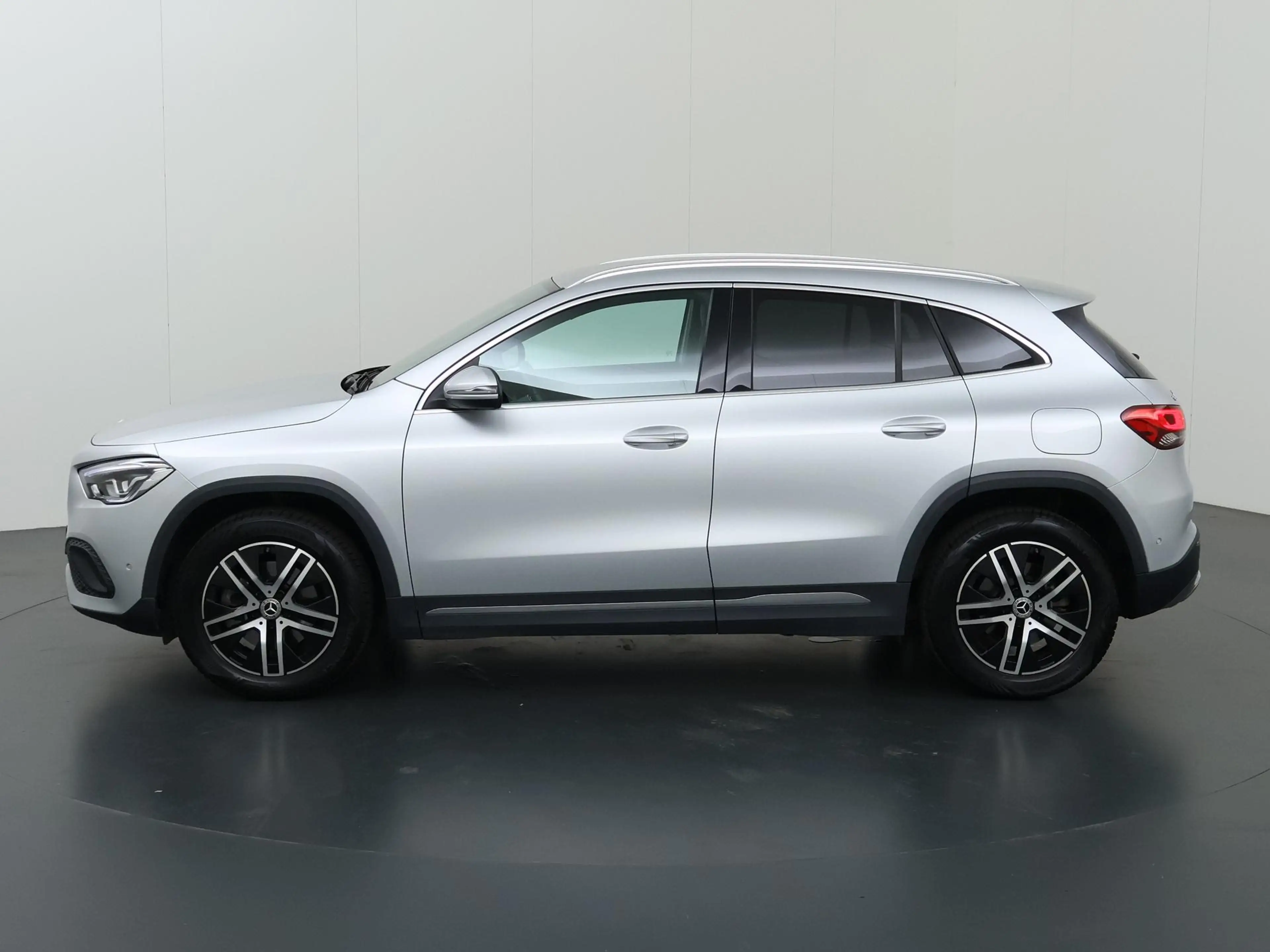 Mercedes-Benz GLA 250 e Progressive | Widescreen | Extra getint glas | A — photo 5