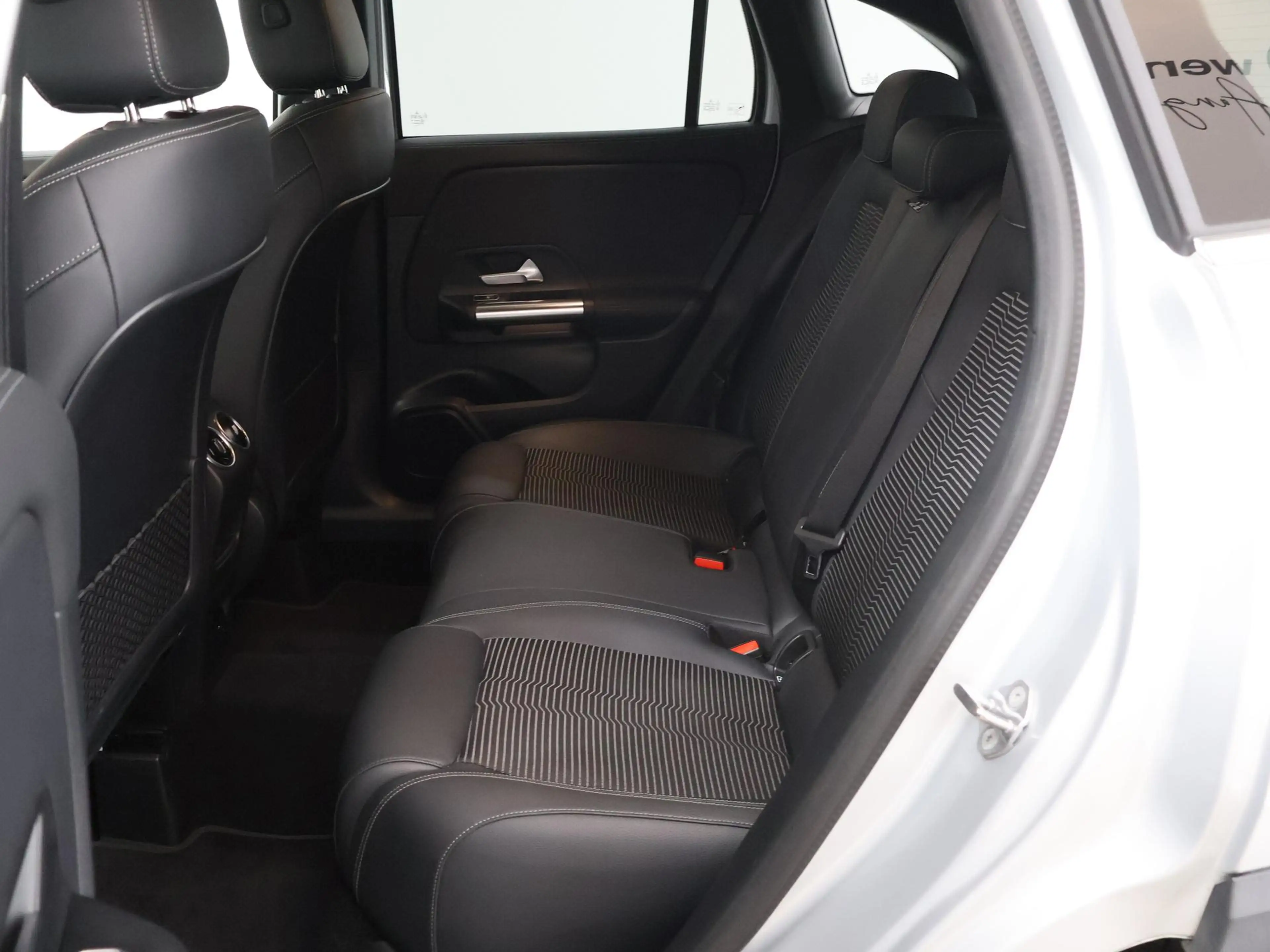 Mercedes-Benz GLA 250 e Progressive | Widescreen | Extra getint glas | A — photo 11