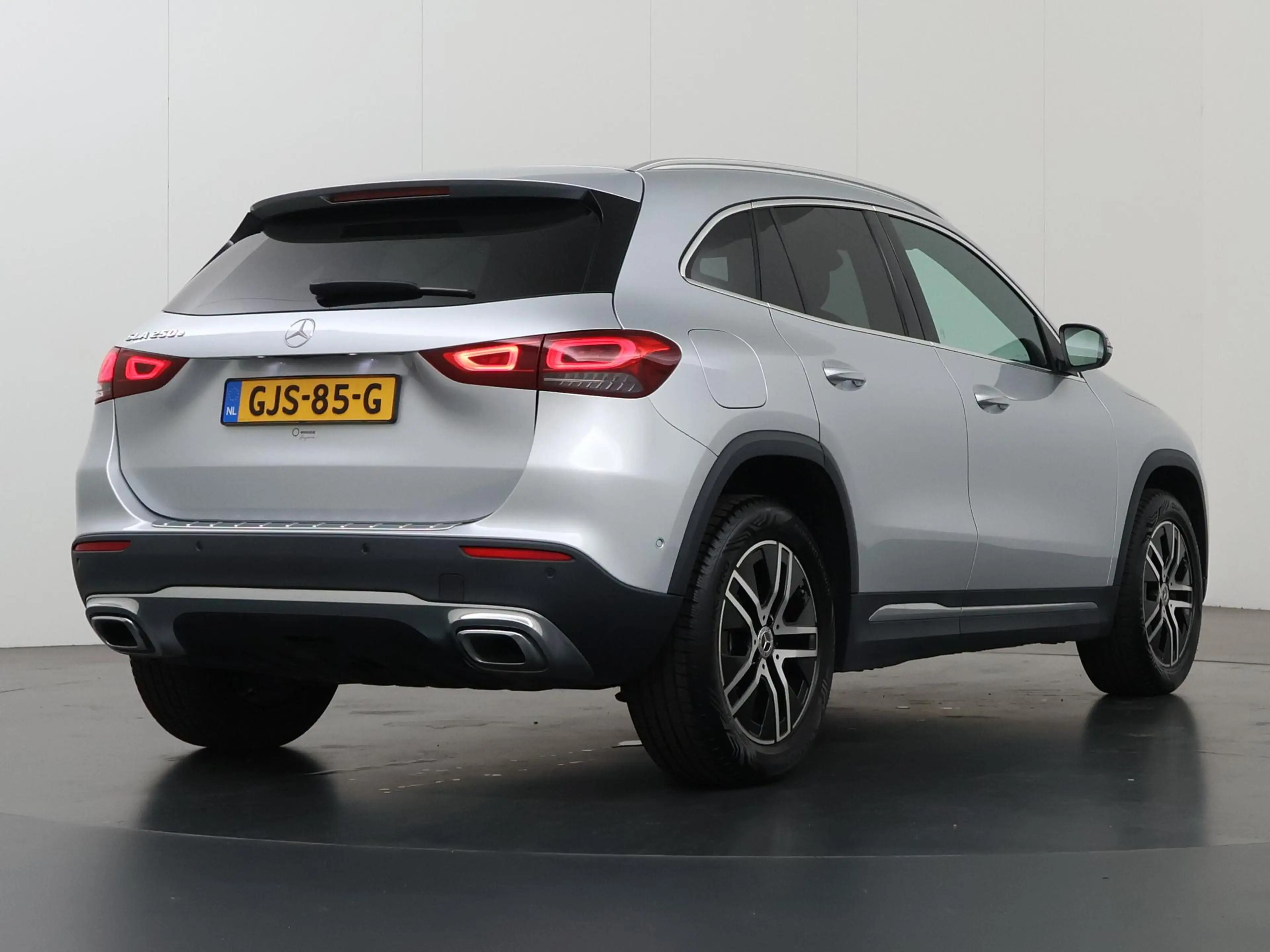Mercedes-Benz GLA 250 e Progressive | Widescreen | Extra getint glas | A — photo 2