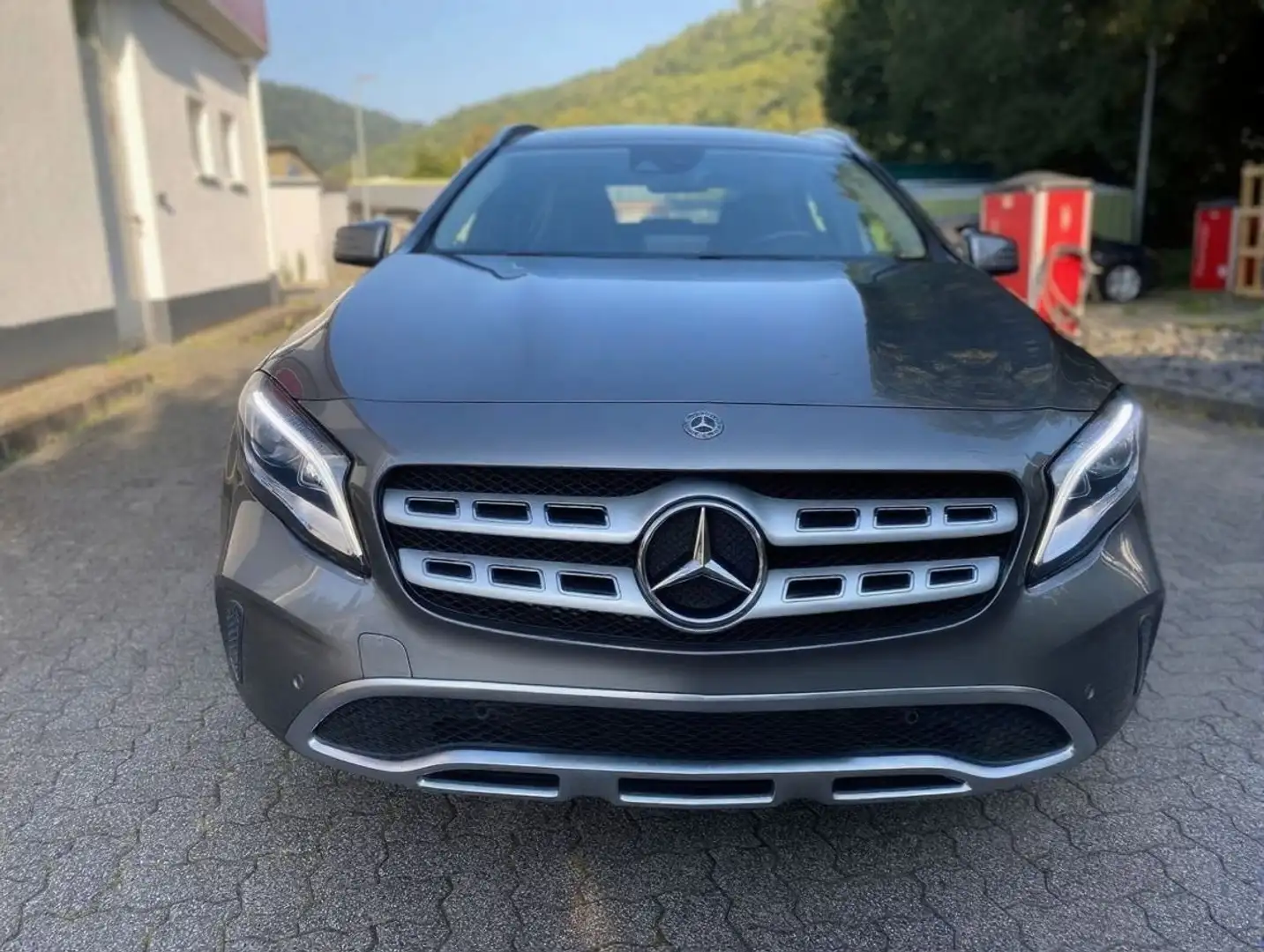 Mercedes-Benz GLA 180 GLA 180 7G-DCT - 20 % descuento Plateado - 1