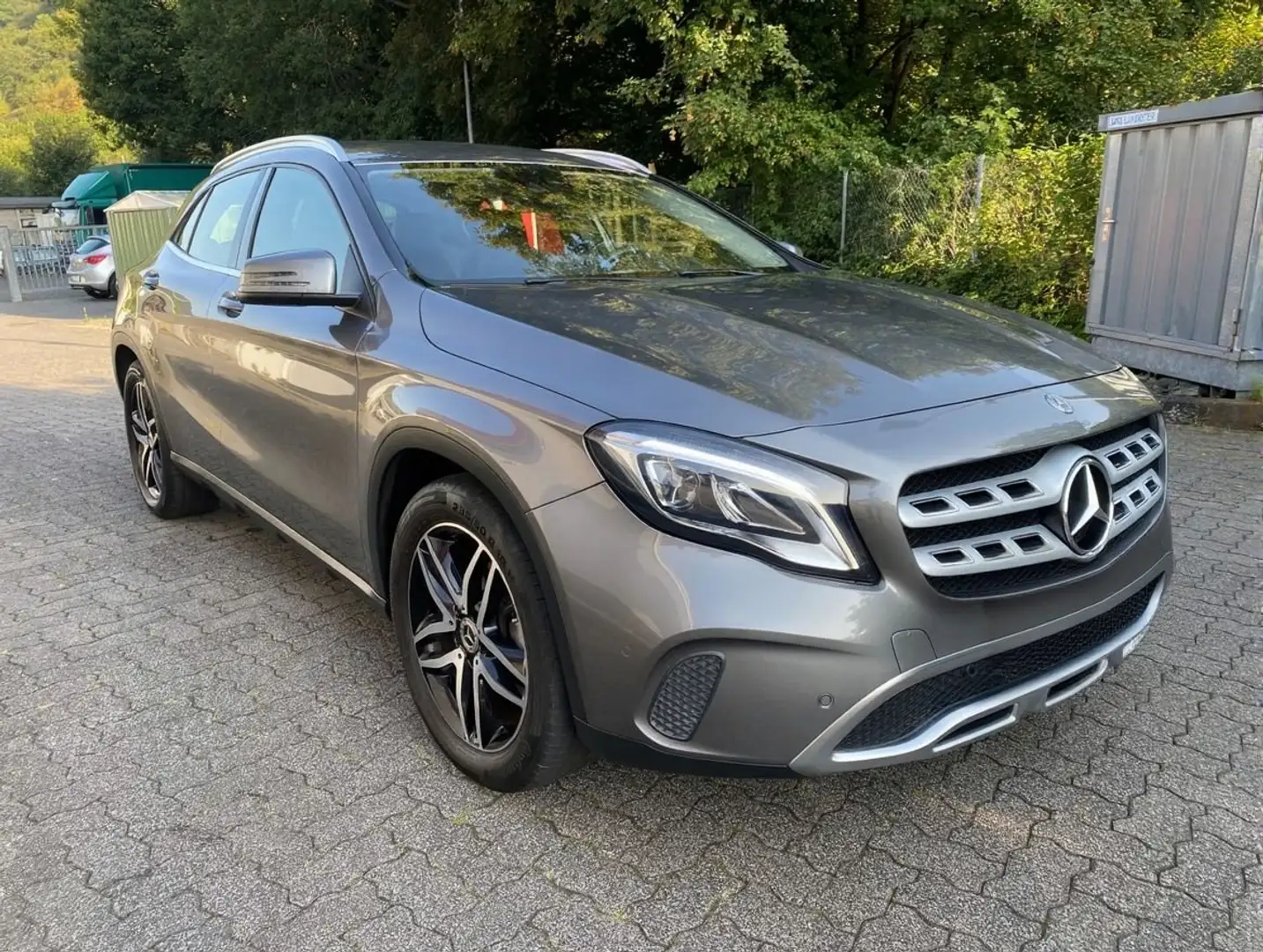 Mercedes-Benz GLA 180 GLA 180 7G-DCT - 20 % descuento Plateado - 2
