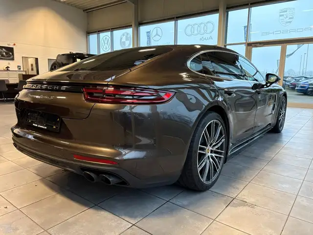 Porsche Panamera view 4