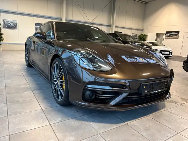 Porsche Panamera view 9