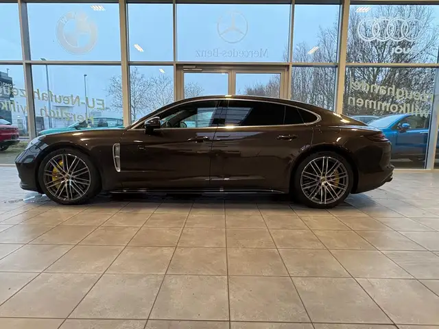 Porsche Panamera view 10