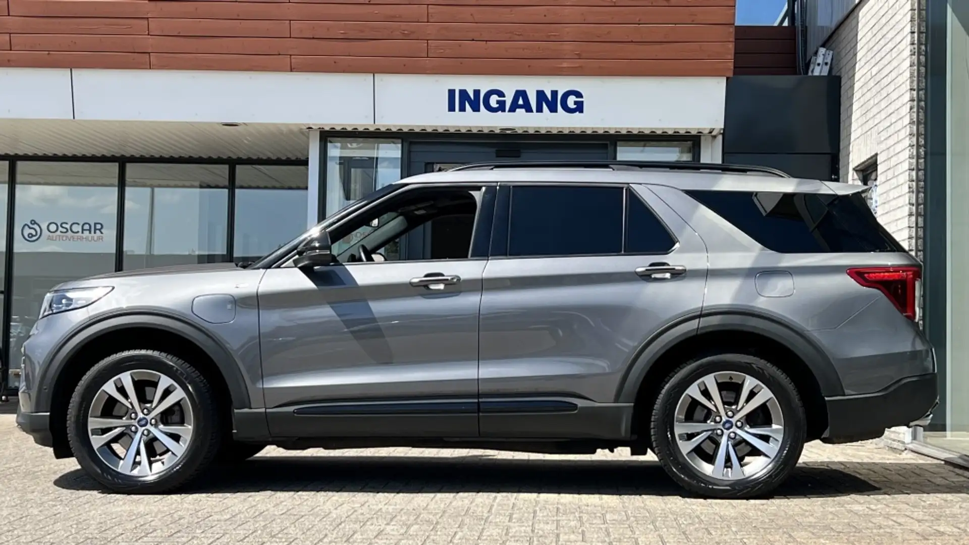 Ford Explorer 3.0 V6 PHEV ST-Line | Pano | 7-zitter | Trekhaak Grijs - 2