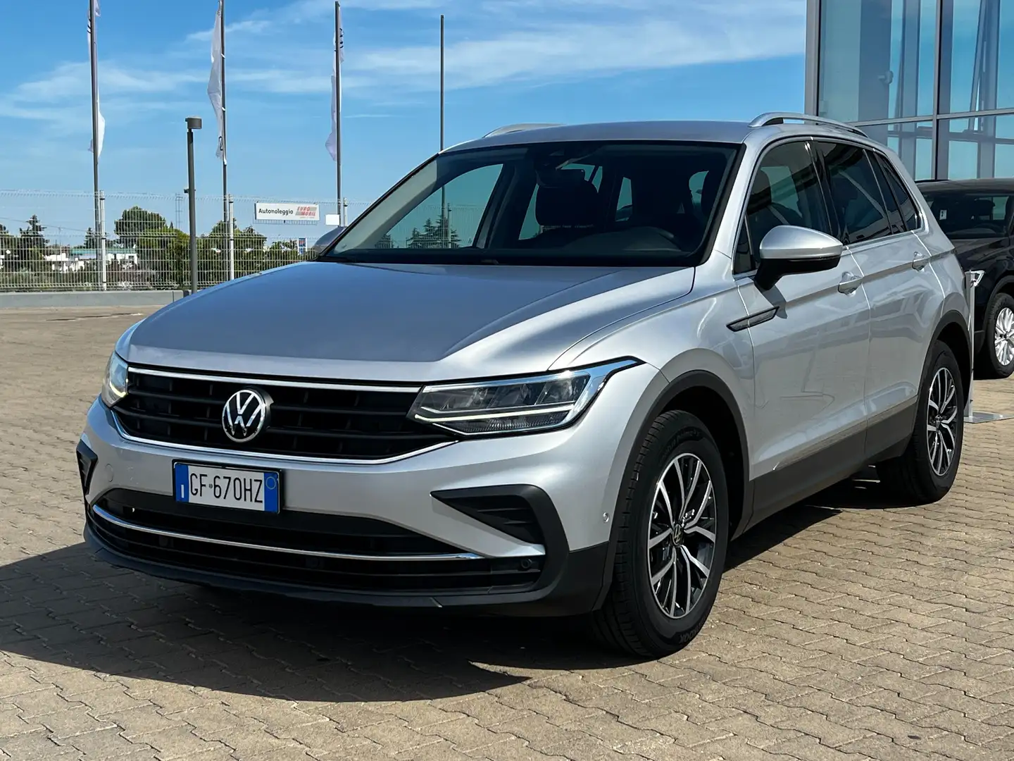 Volkswagen Tiguan Tiguan II 2021 2.0 tdi Life 150cv dsg Argento - 1