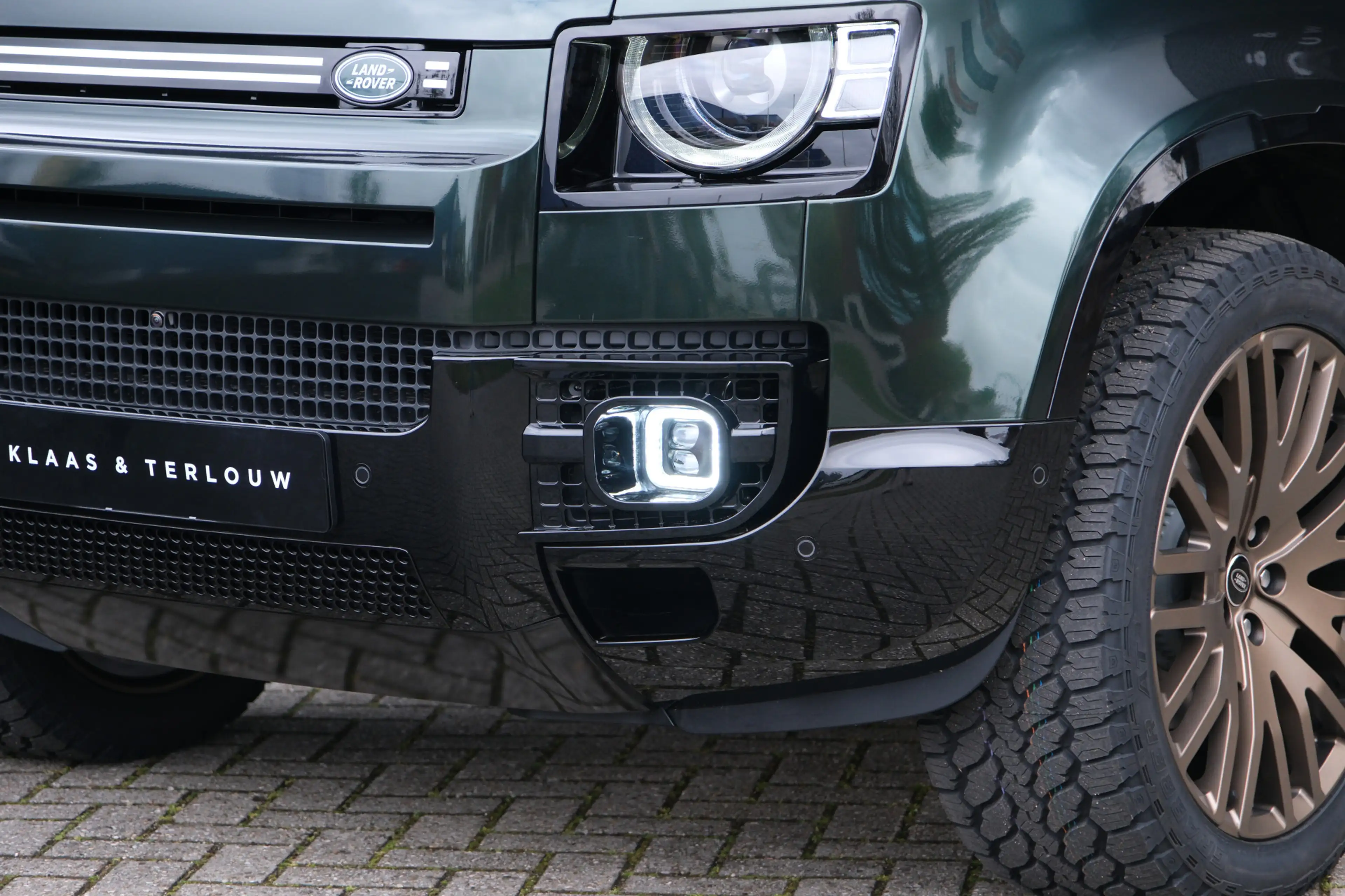 Land Rover Defender 110 P300e 110 X-Dynamic HSE | HNP € 135.005,- | Ta — photo 6