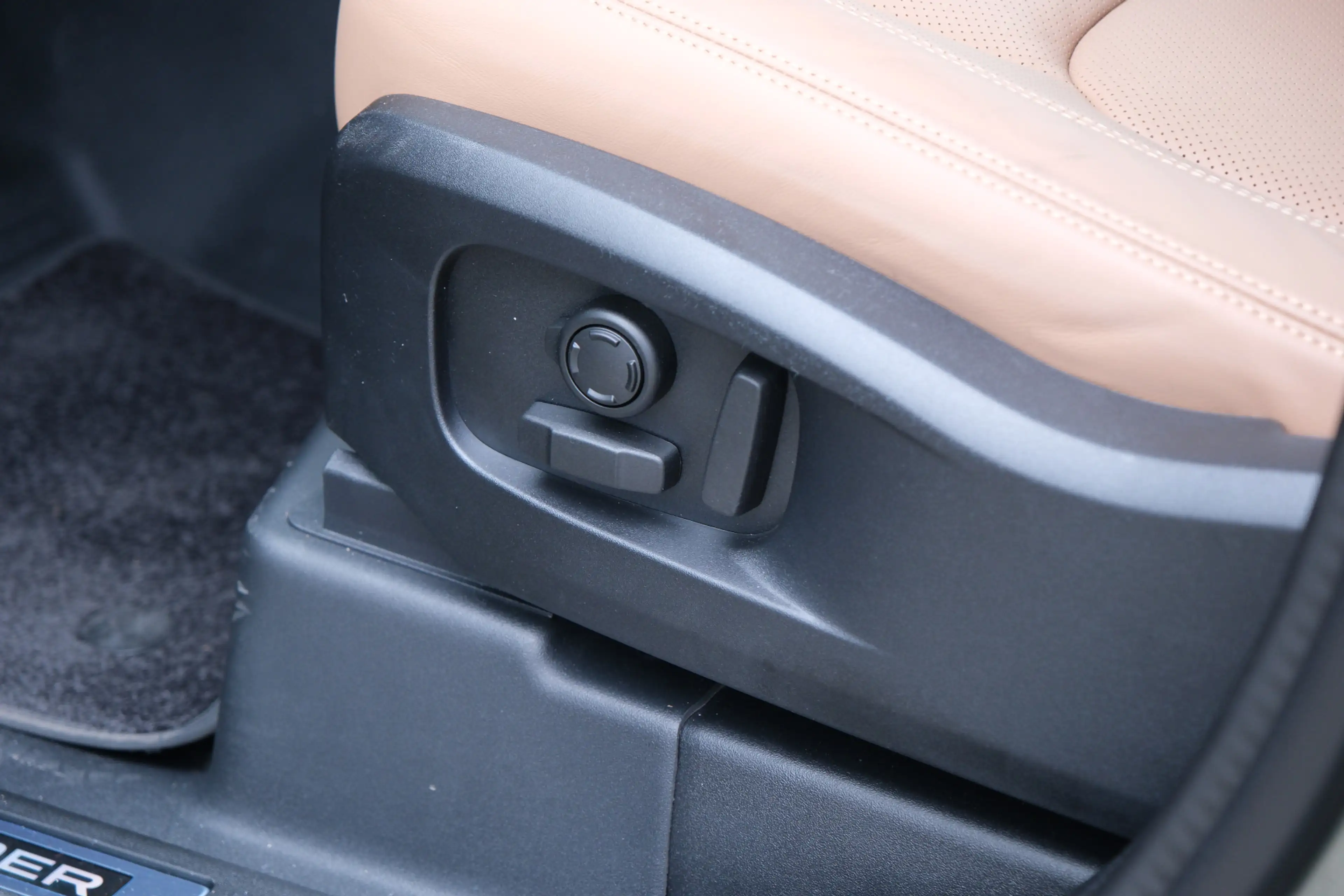 Land Rover Defender 110 P300e 110 X-Dynamic HSE | HNP € 135.005,- | Ta — photo 23