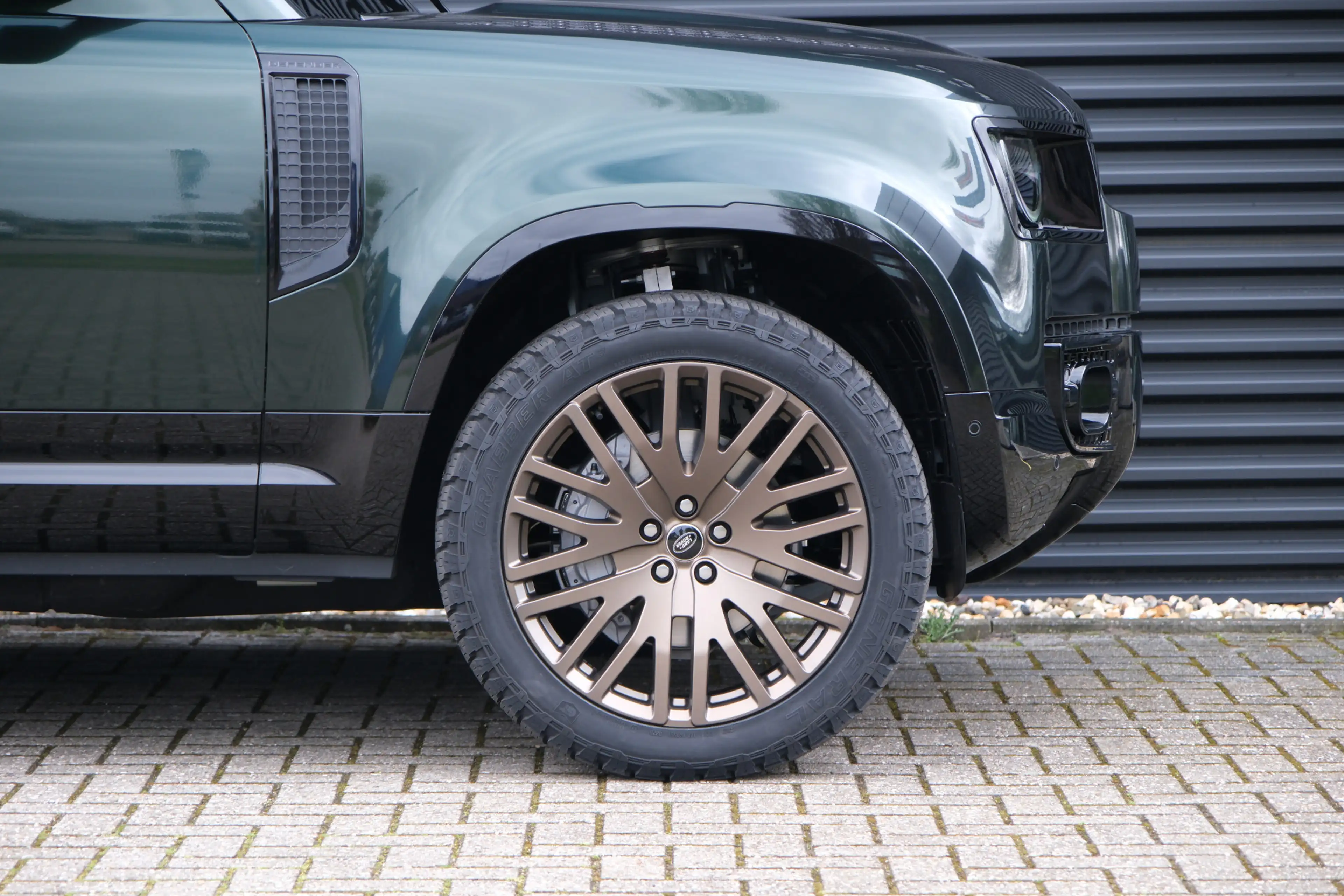 Land Rover Defender 110 P300e 110 X-Dynamic HSE | HNP € 135.005,- | Ta — photo 11