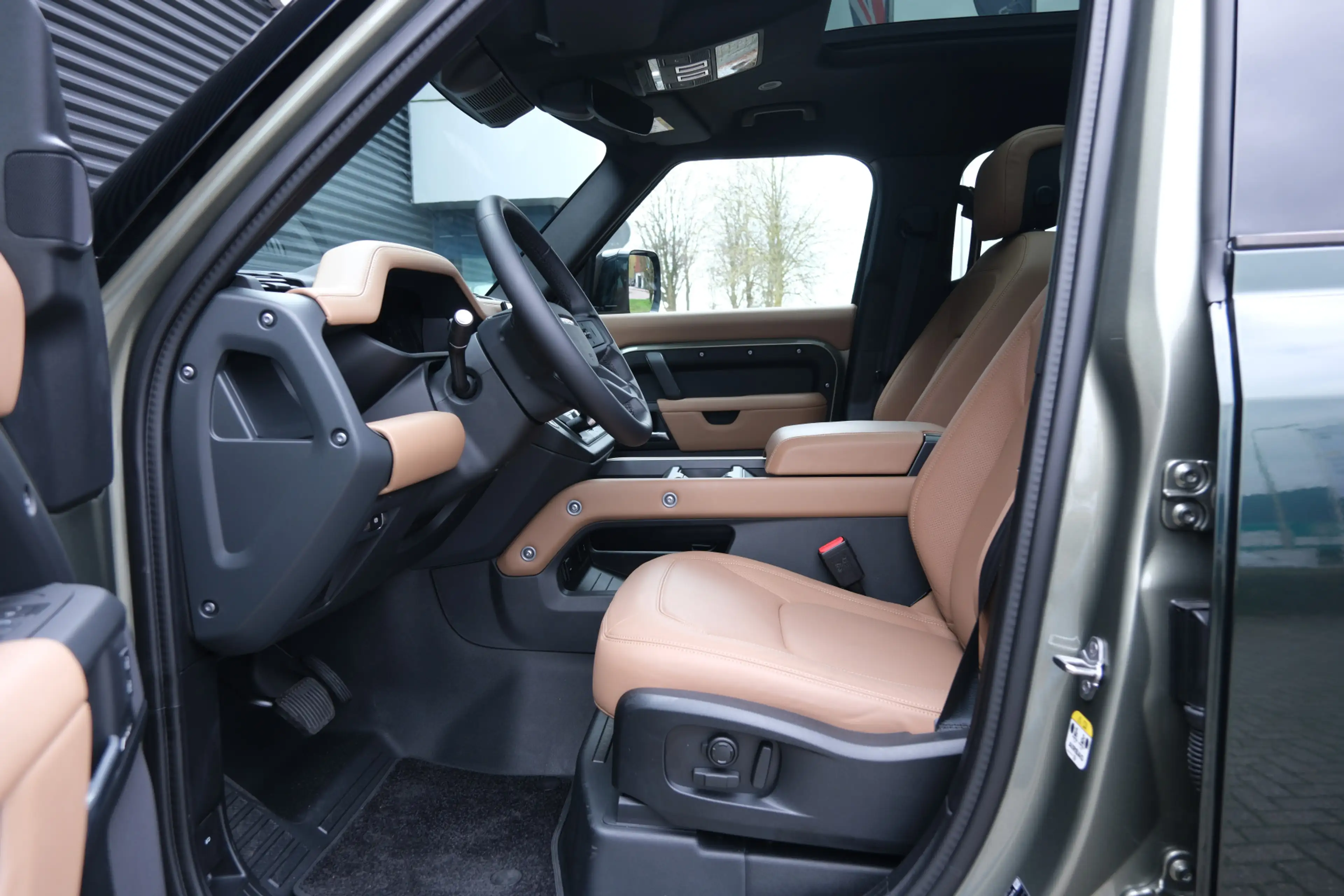 Land Rover Defender 110 P300e 110 X-Dynamic HSE | HNP € 135.005,- | Ta — photo 22