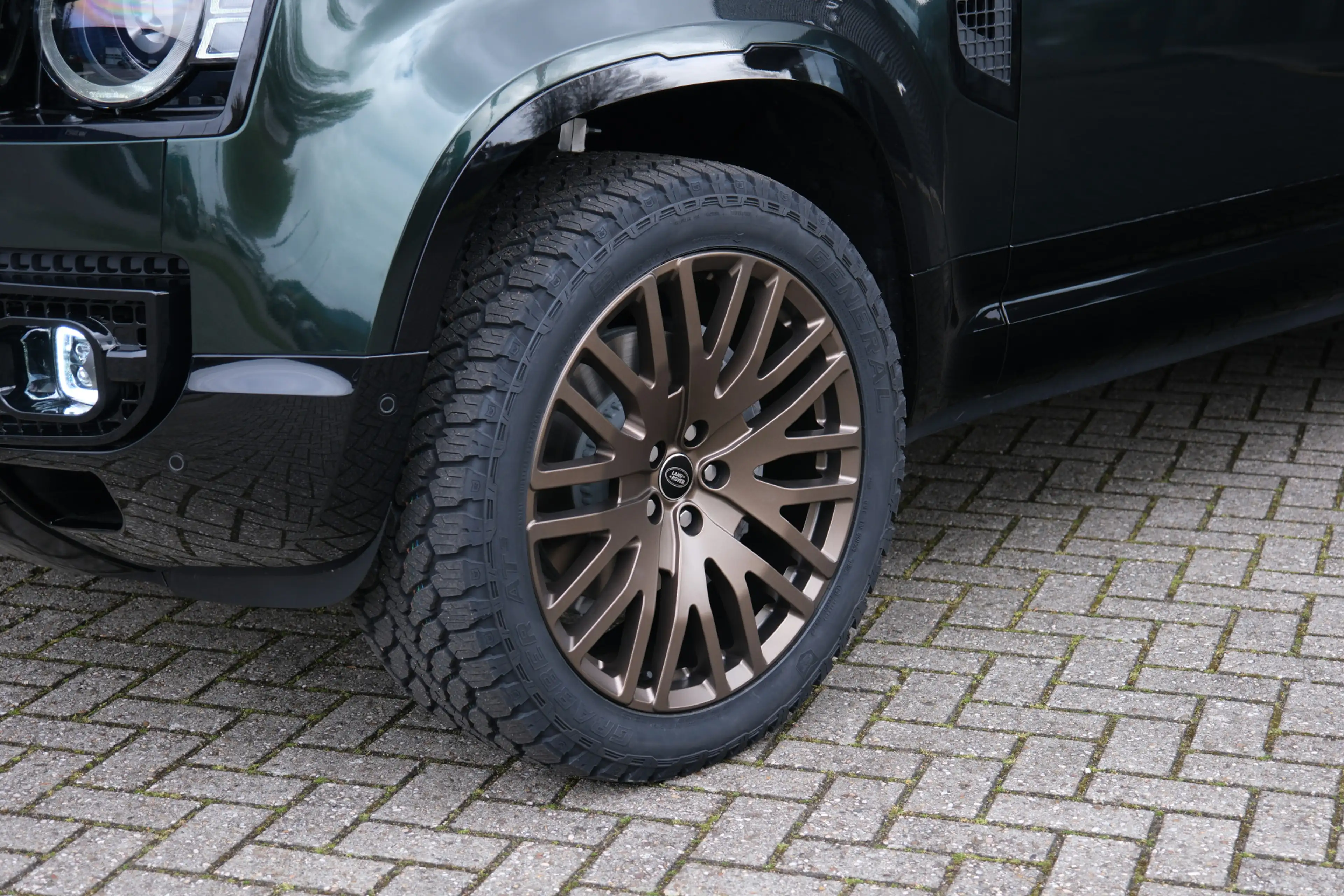 Land Rover Defender 110 P300e 110 X-Dynamic HSE | HNP € 135.005,- | Ta — photo 7