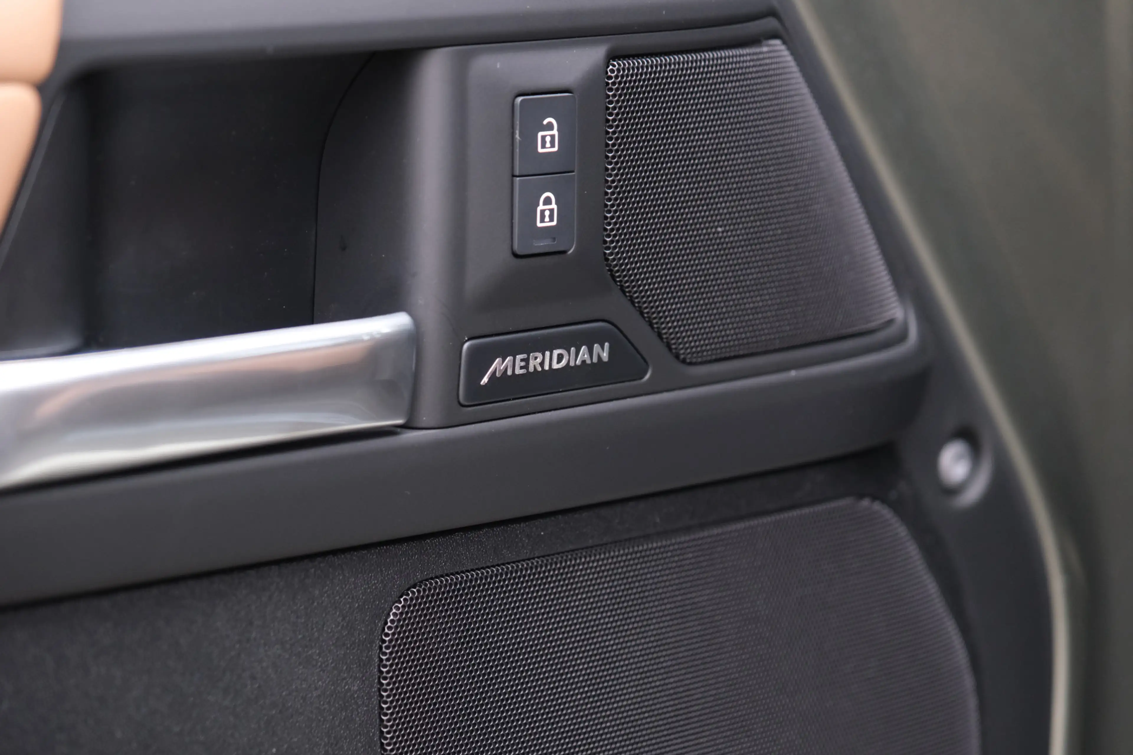 Land Rover Defender 110 P300e 110 X-Dynamic HSE | HNP € 135.005,- | Ta — photo 29