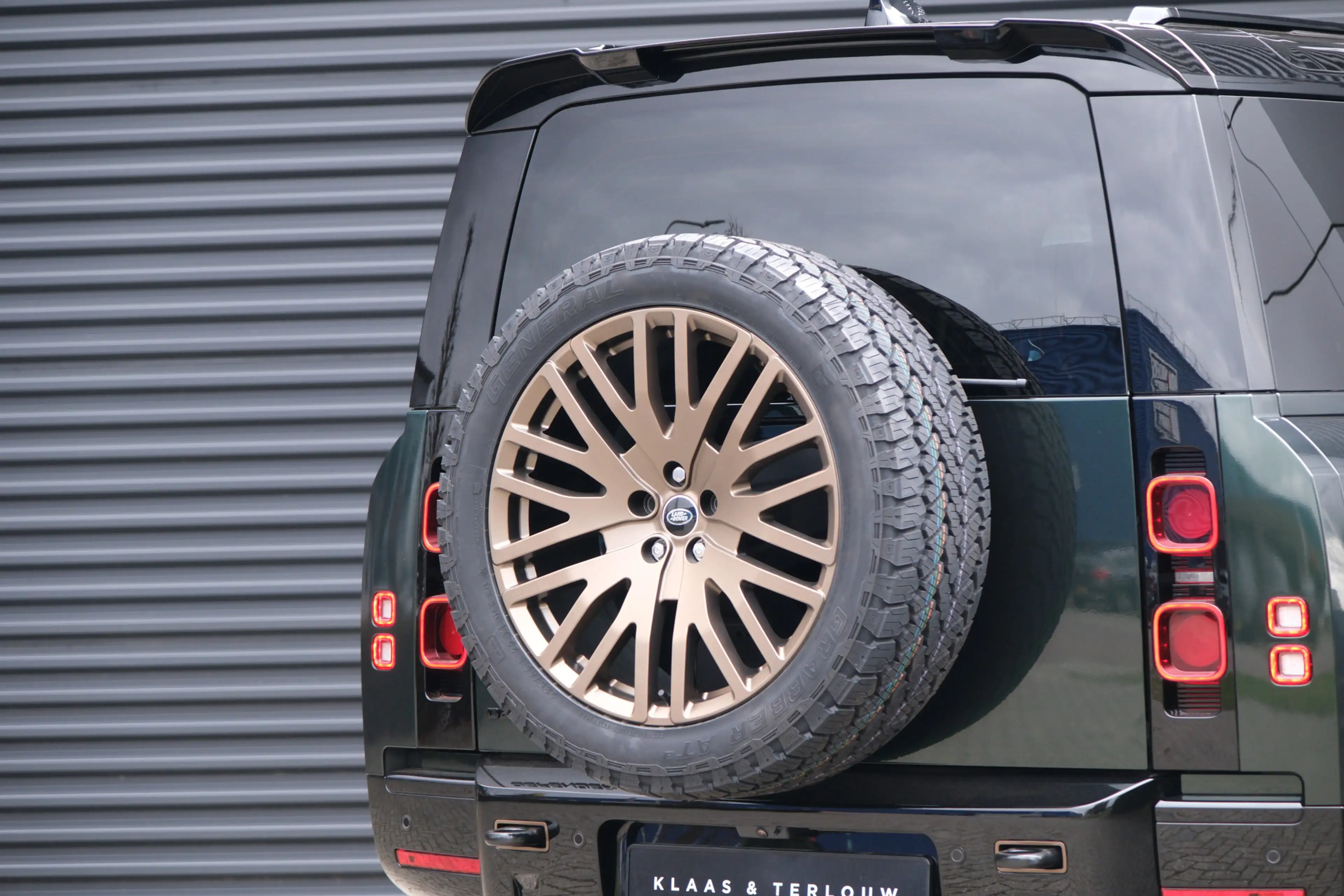 Land Rover Defender 110 P300e 110 X-Dynamic HSE | HNP € 135.005,- | Ta — photo 15