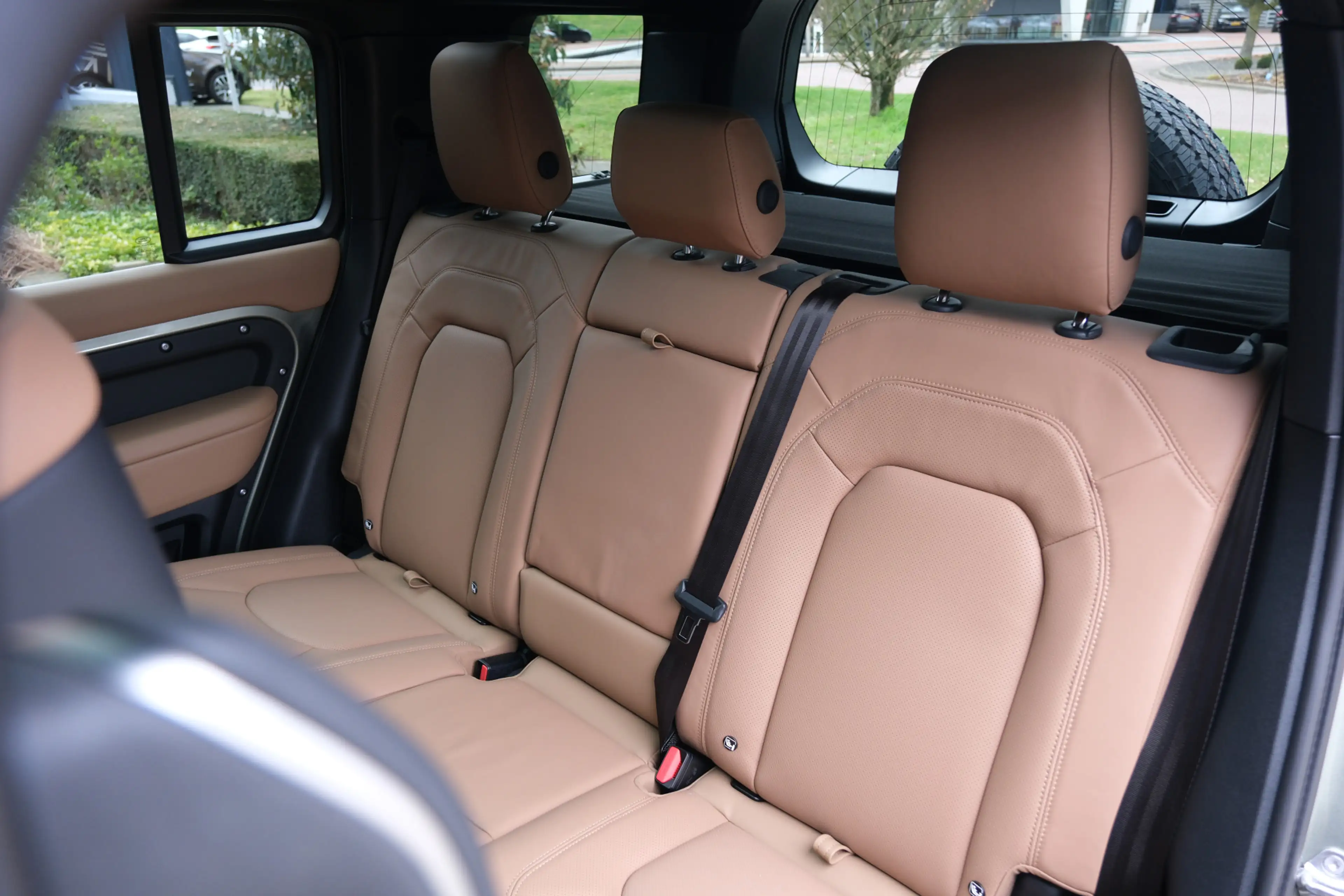 Land Rover Defender 110 P300e 110 X-Dynamic HSE | HNP € 135.005,- | Ta — photo 31
