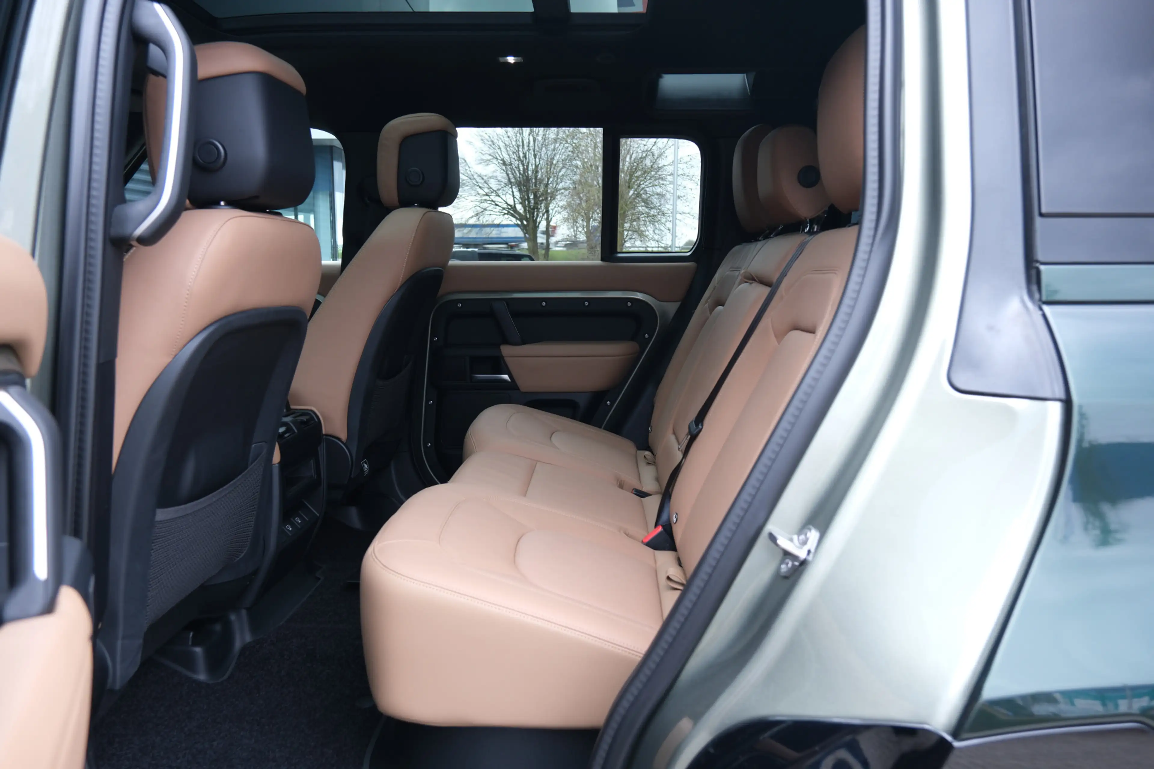 Land Rover Defender 110 P300e 110 X-Dynamic HSE | HNP € 135.005,- | Ta — photo 30