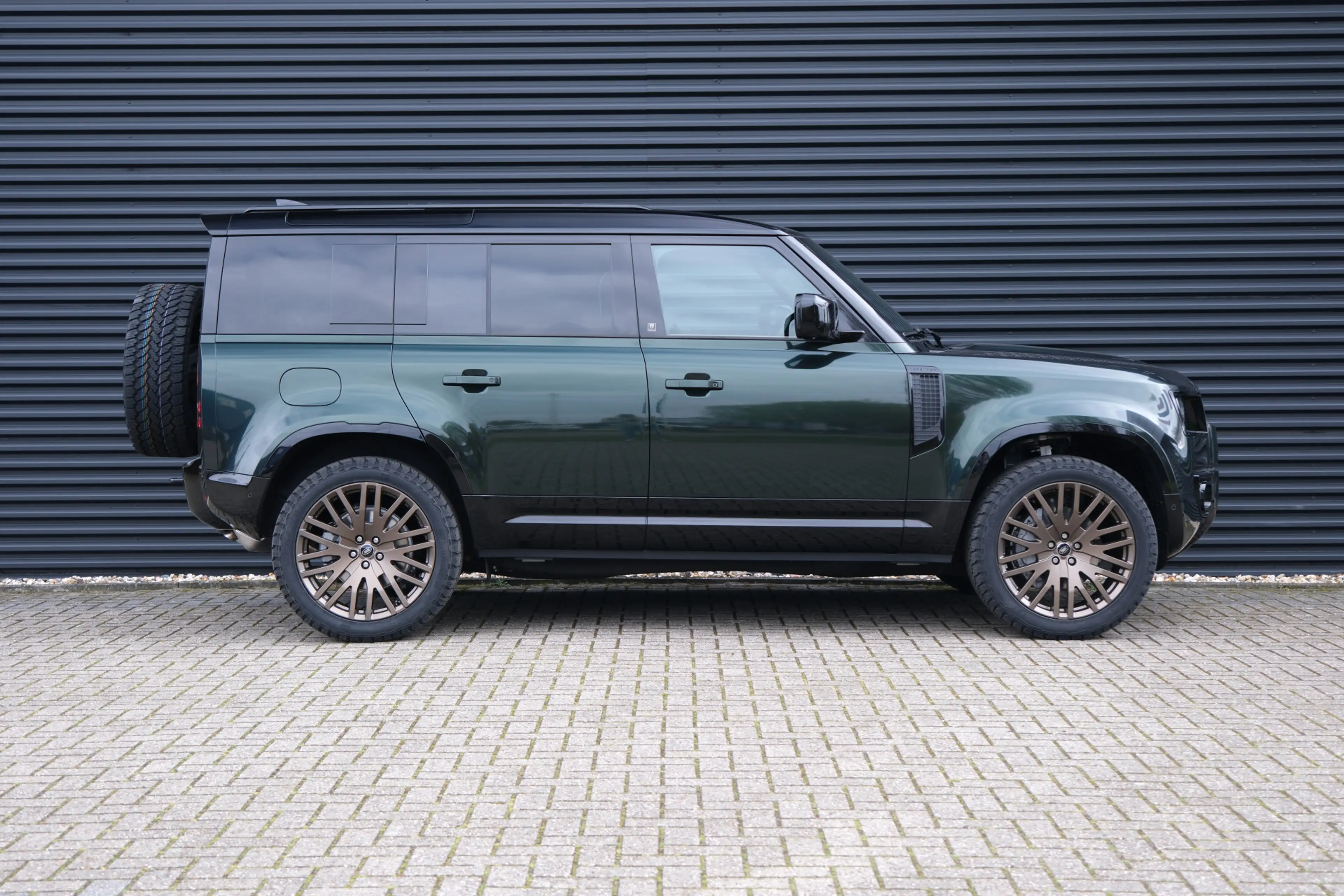 Land Rover Defender 110 P300e 110 X-Dynamic HSE | HNP € 135.005,- | Ta — photo 10