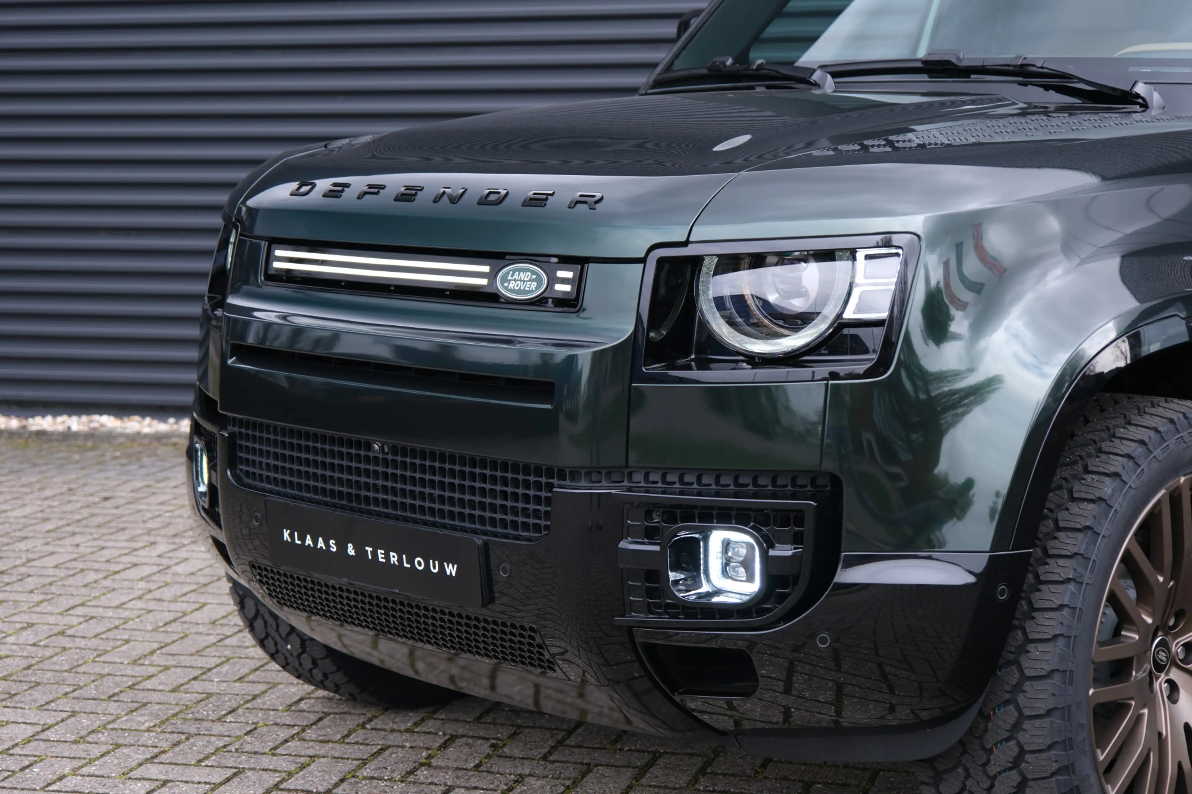 Land Rover Defender 110 P300e 110 X-Dynamic HSE | HNP € 135.005,- | Ta — photo 8