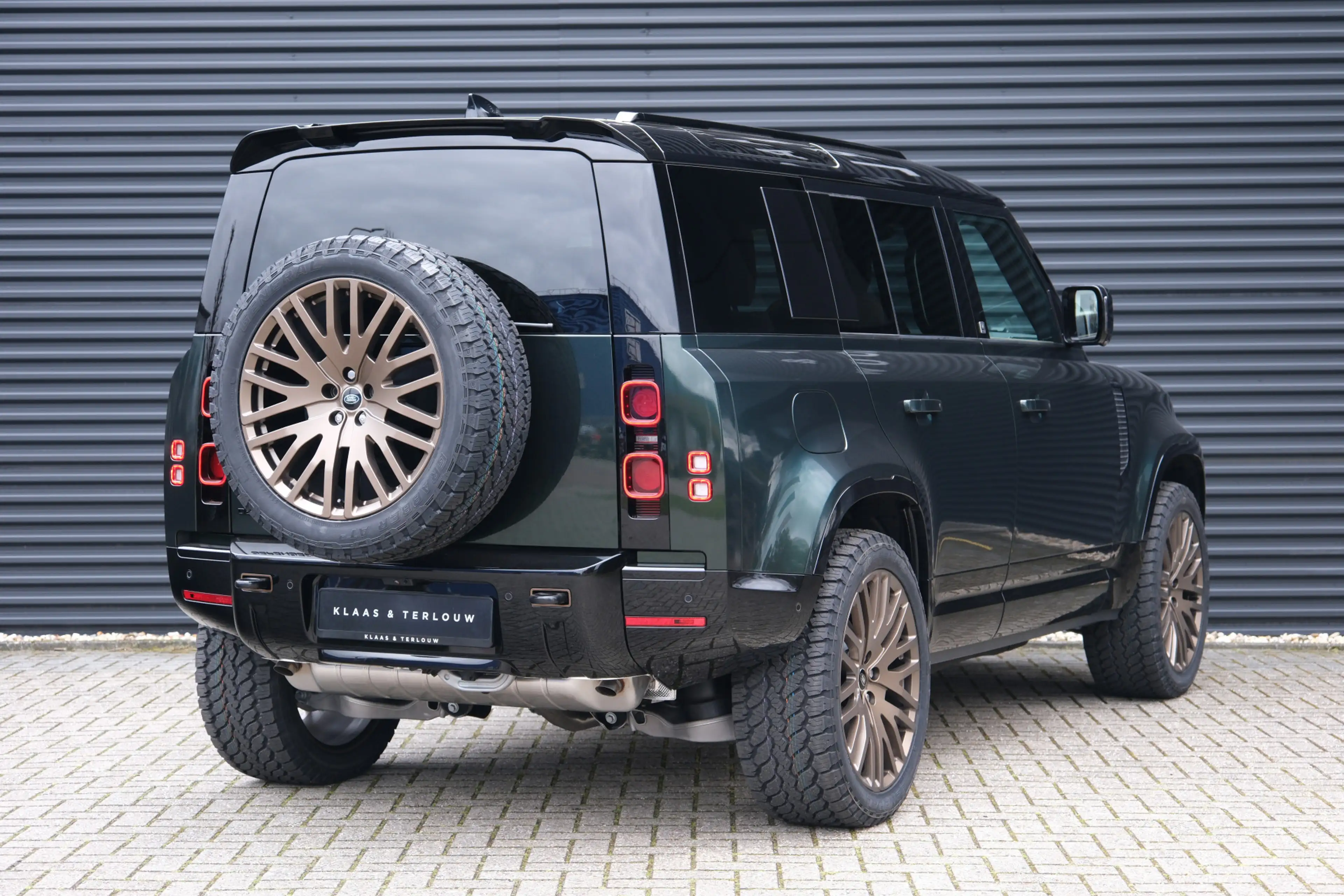 Land Rover Defender 110 P300e 110 X-Dynamic HSE | HNP € 135.005,- | Ta — photo 14