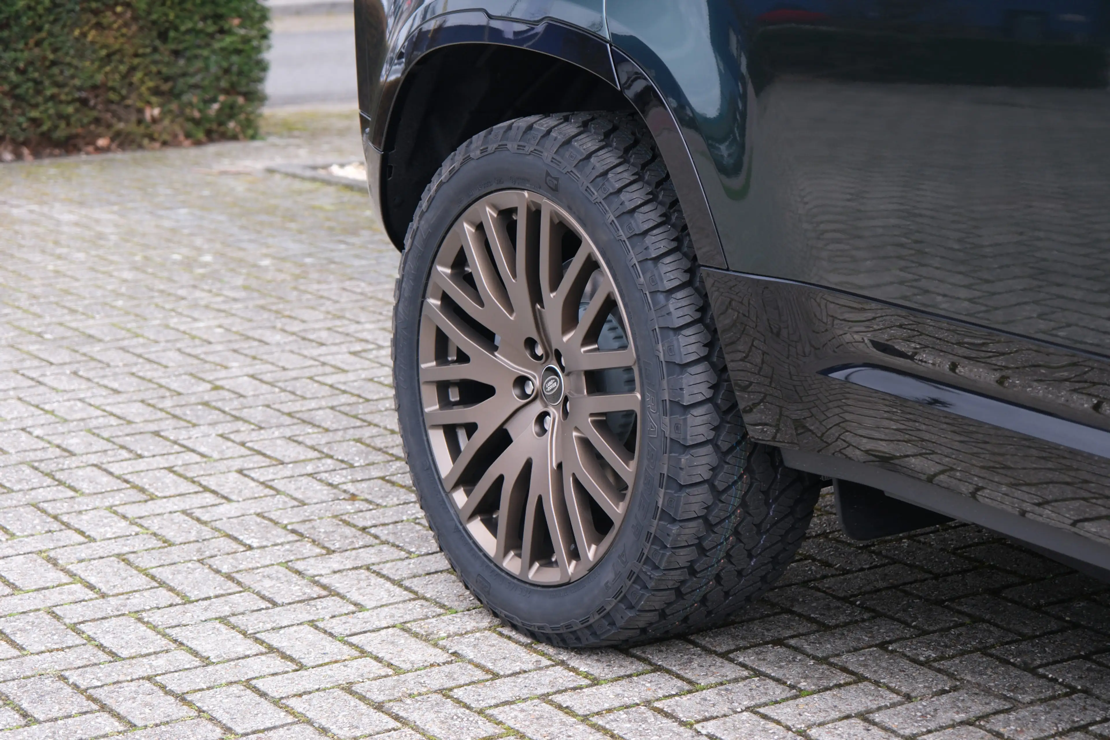 Land Rover Defender 110 P300e 110 X-Dynamic HSE | HNP € 135.005,- | Ta — photo 12