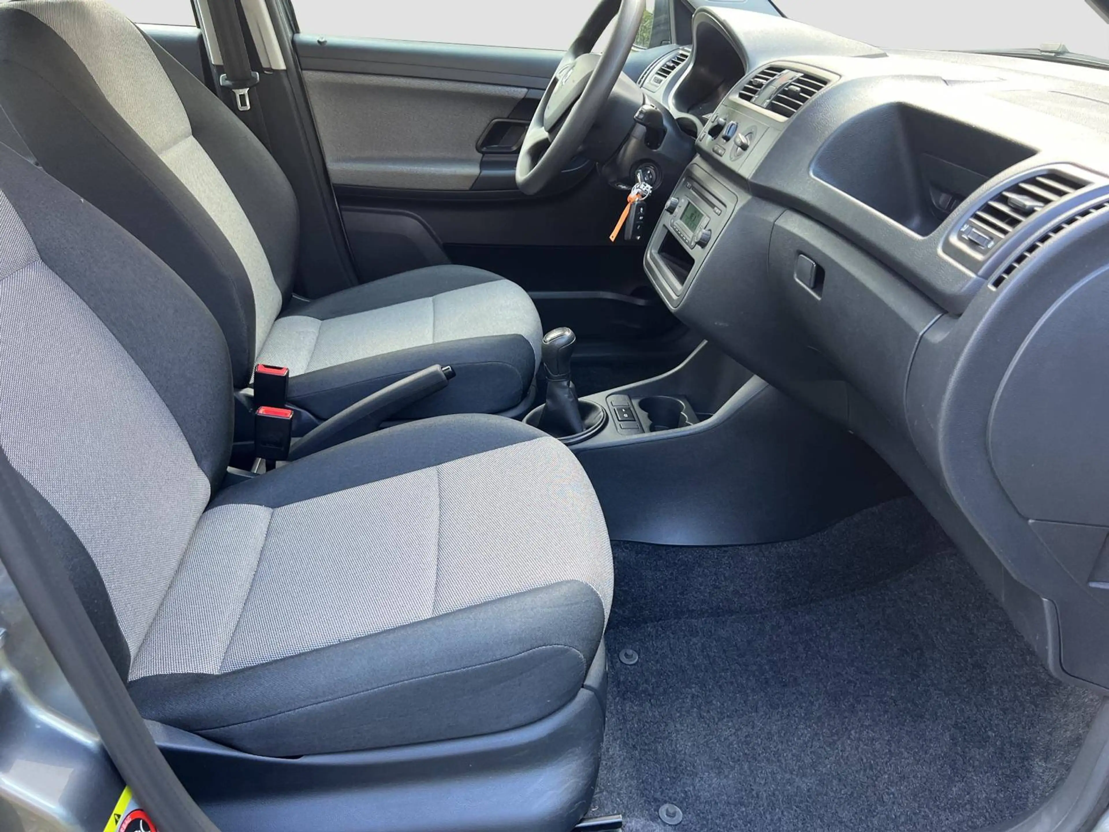 Skoda Fabia PICKERL NEU *** 8fach Bereift *** kein Rost *** — photo 11