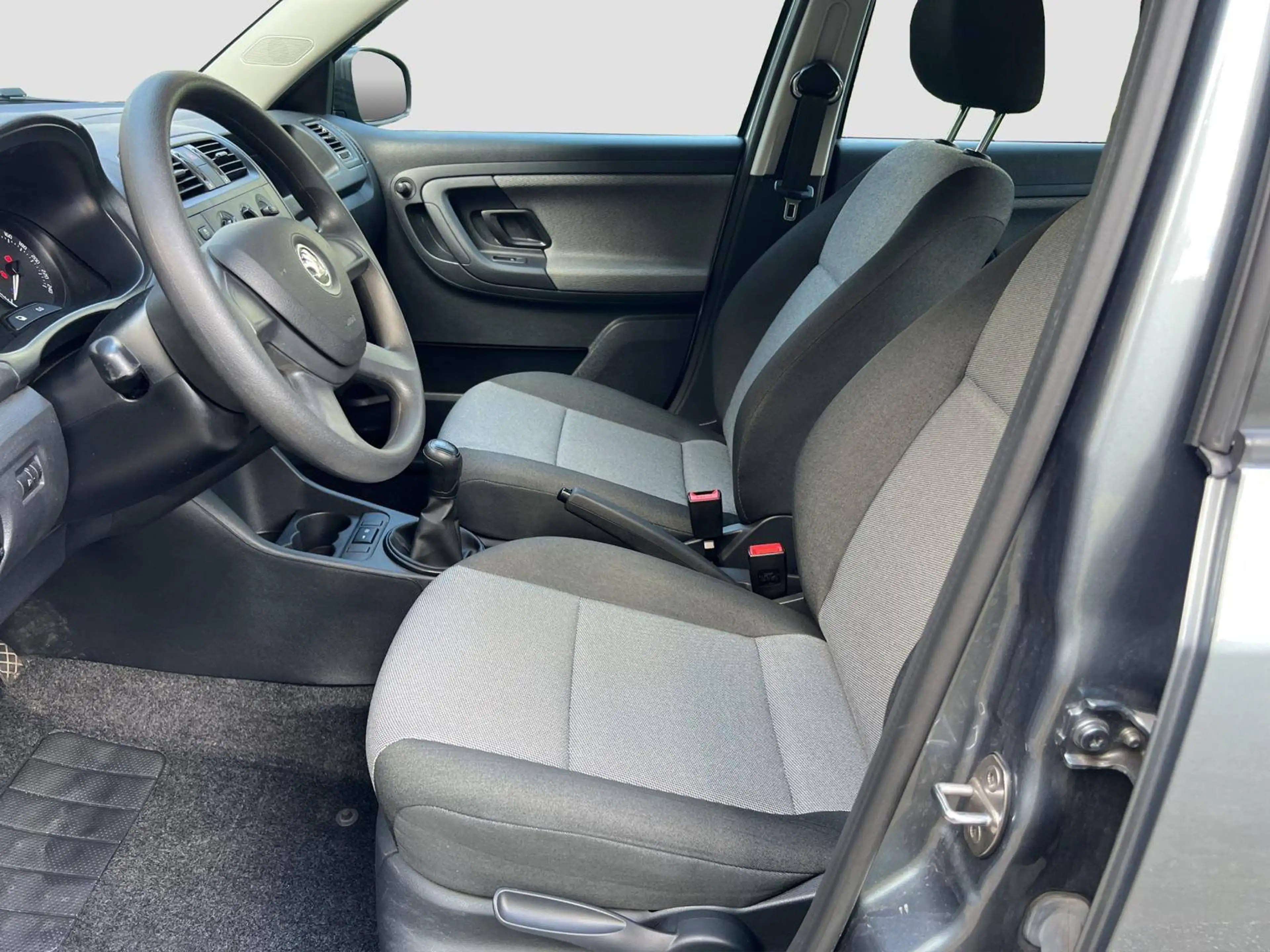 Skoda Fabia PICKERL NEU *** 8fach Bereift *** kein Rost *** — photo 9