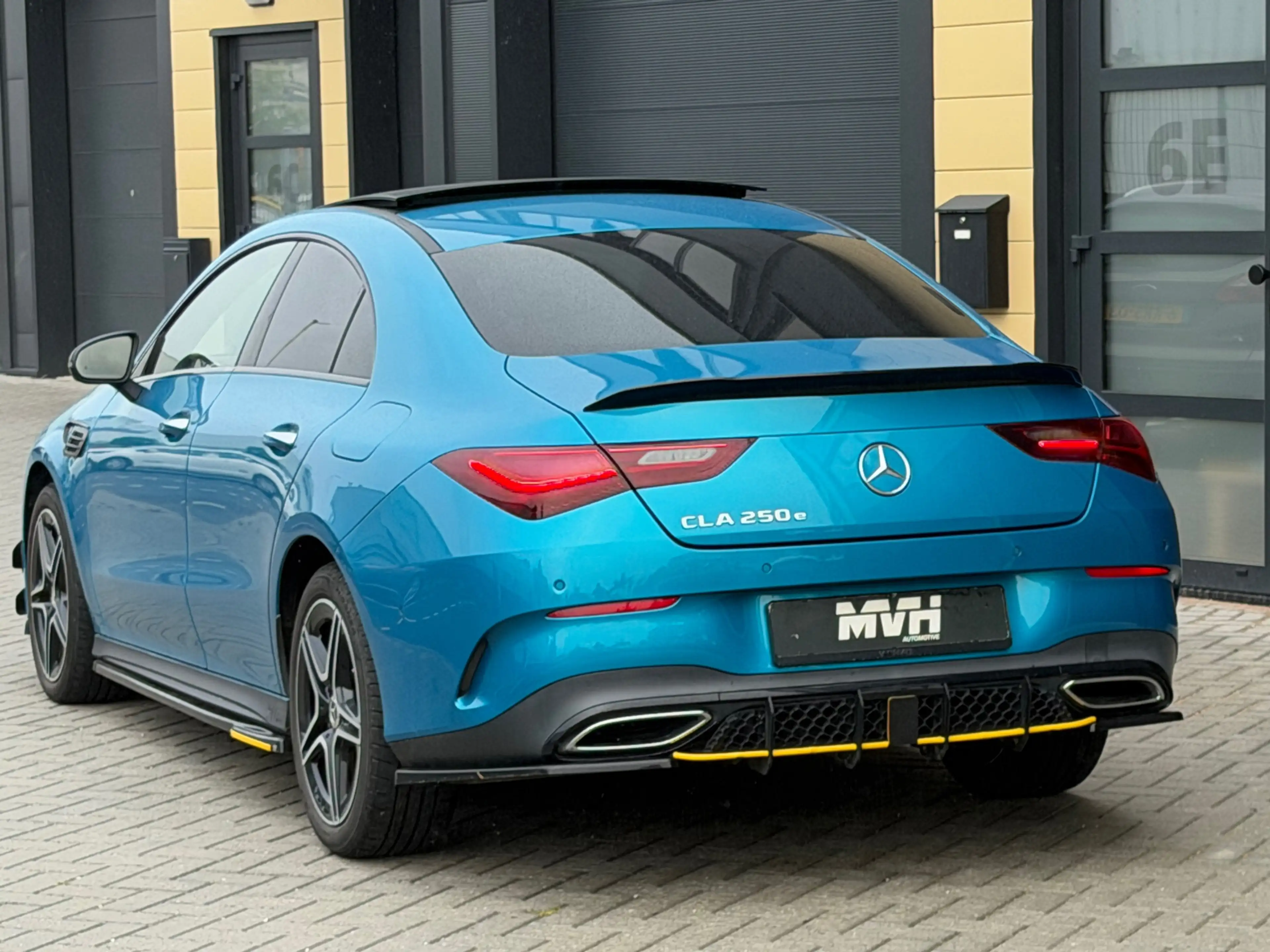 Mercedes-Benz CLA 250 e AMG Line - 2023 - Panorama - Leder - Full Screen — photo 8