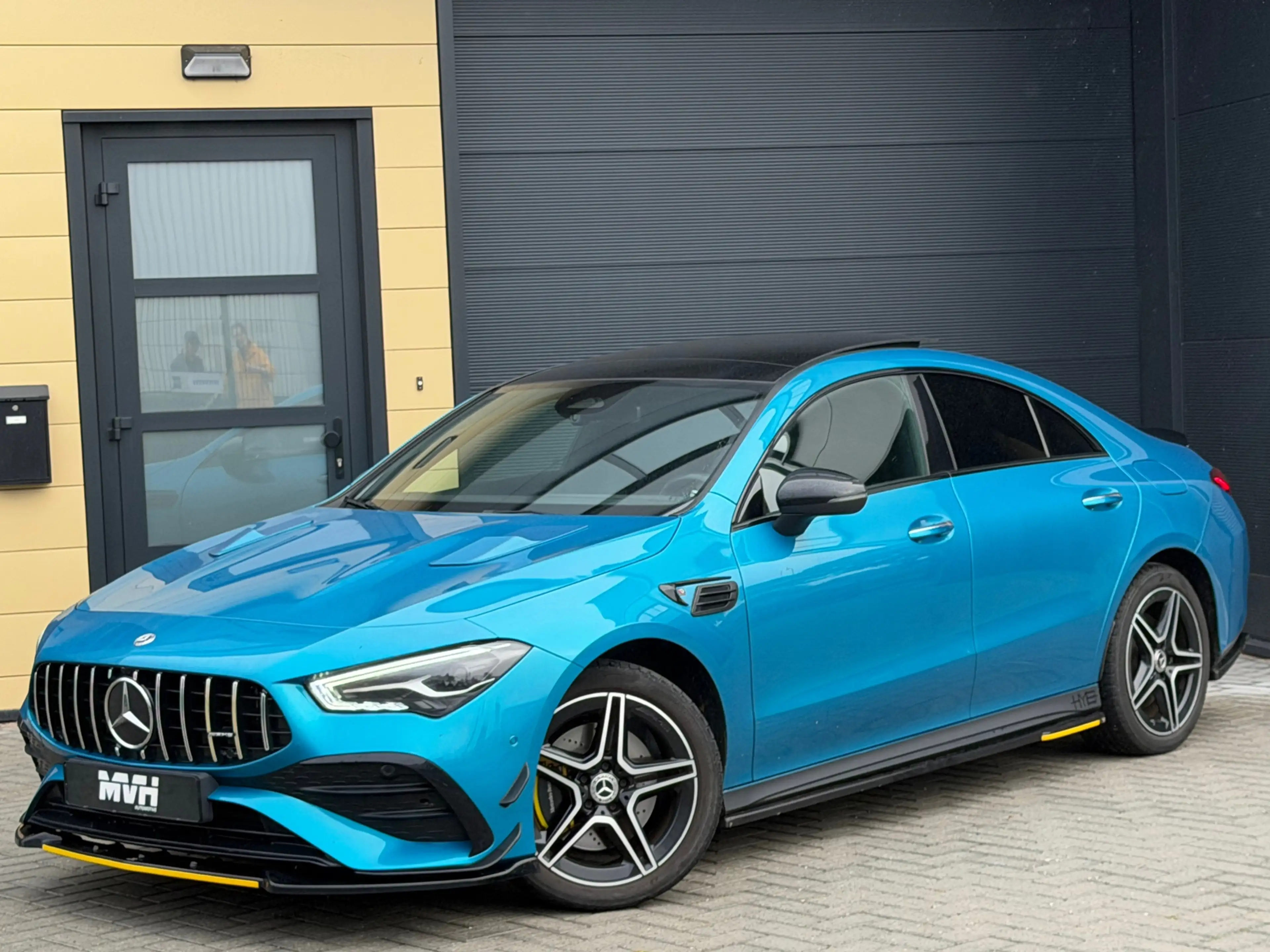 Mercedes-Benz CLA 250 e AMG Line - 2023 - Panorama - Leder - Full Screen