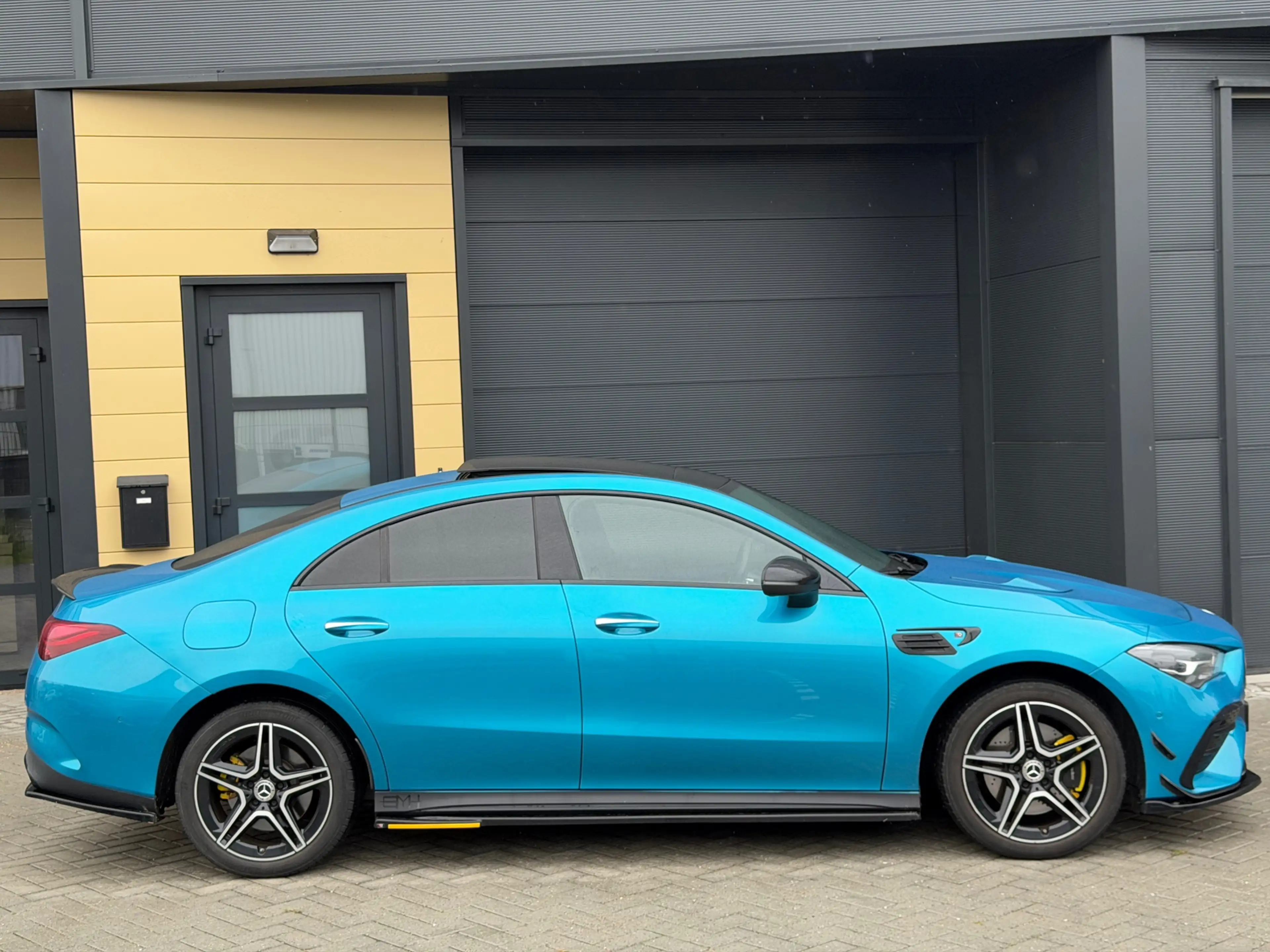 Mercedes-Benz CLA 250 e AMG Line - 2023 - Panorama - Leder - Full Screen — photo 4