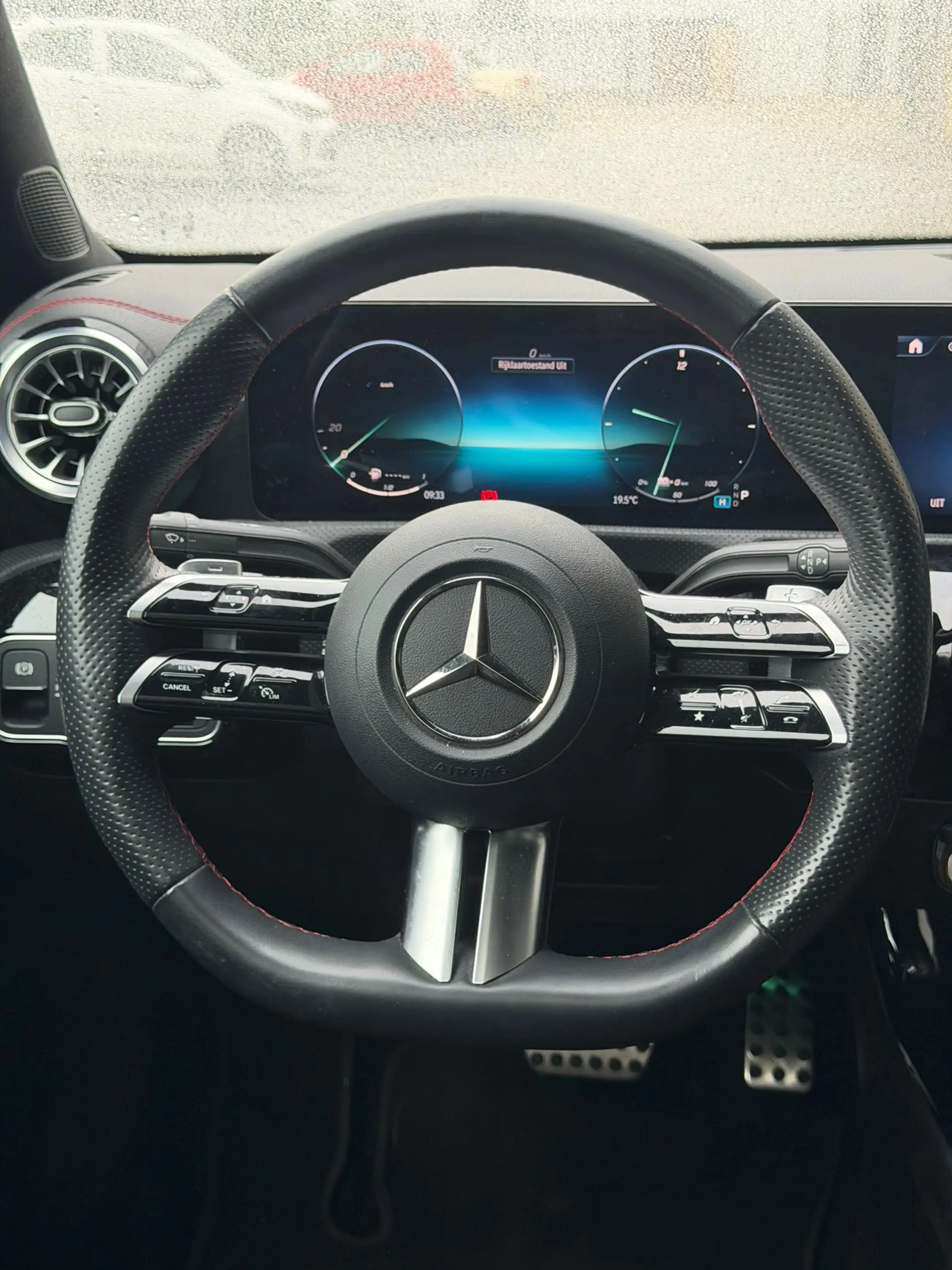 Mercedes-Benz CLA 250 e AMG Line - 2023 - Panorama - Leder - Full Screen — photo 9