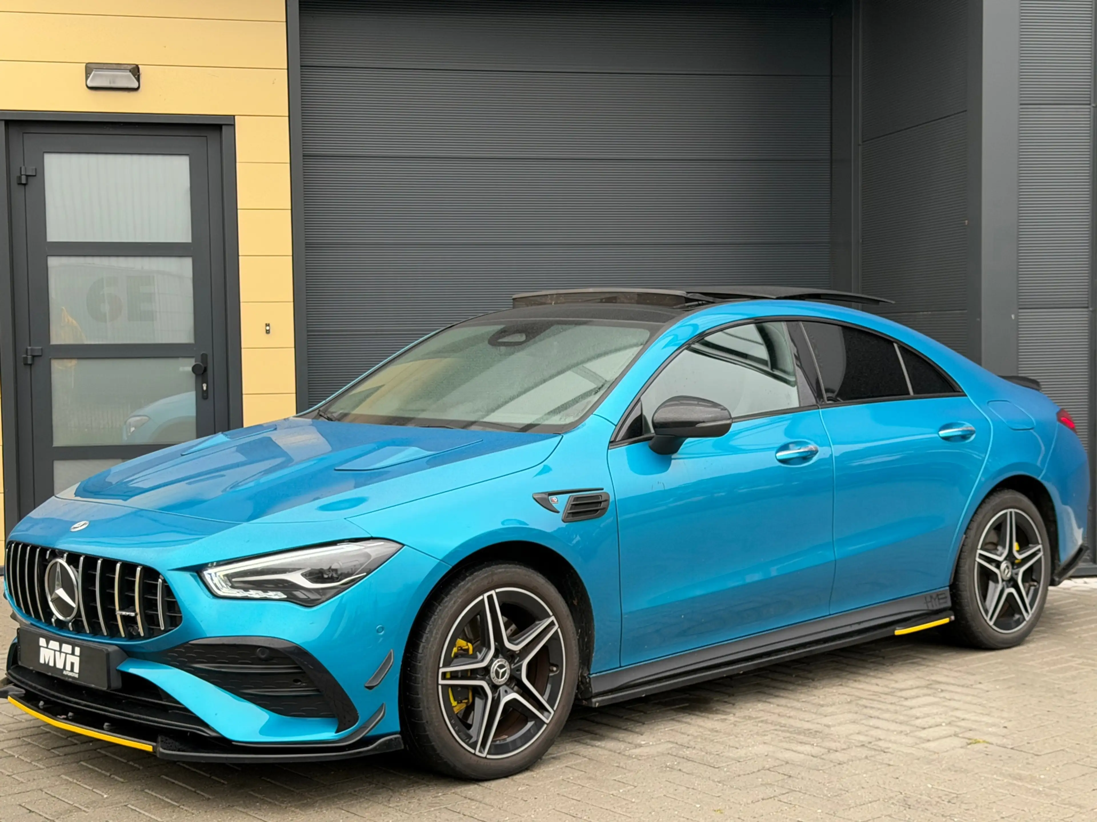 Mercedes-Benz CLA 250 e AMG Line - 2023 - Panorama - Leder - Full Screen — photo 2