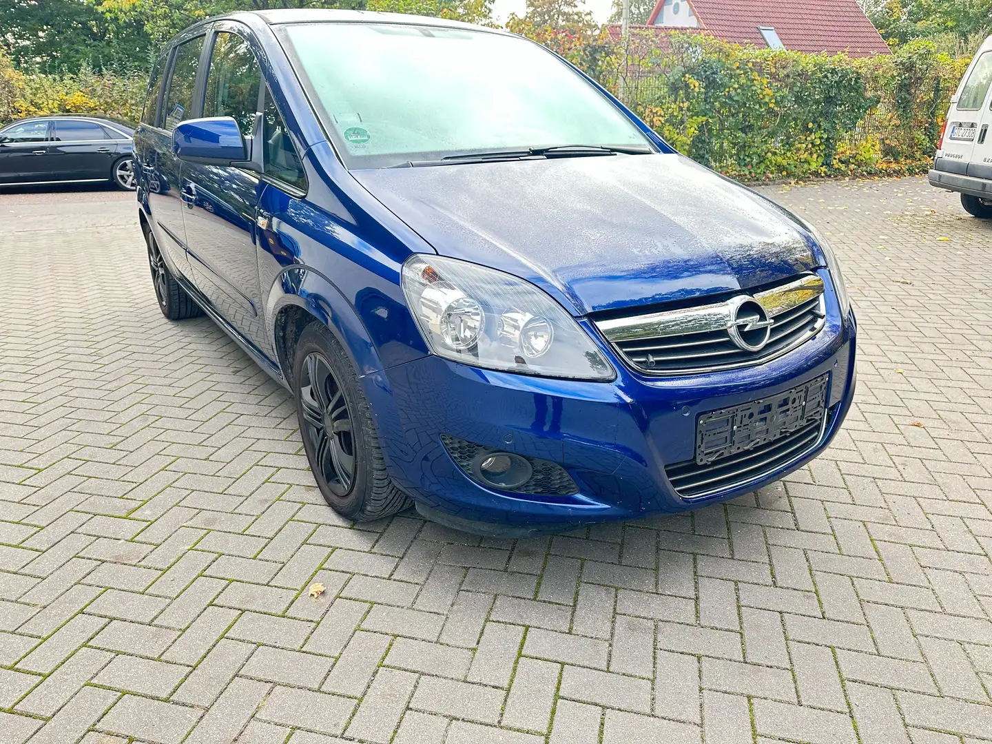 Opel Zafira Design Edition / Tüv neu / AHK / Euro 5 Blau - 2