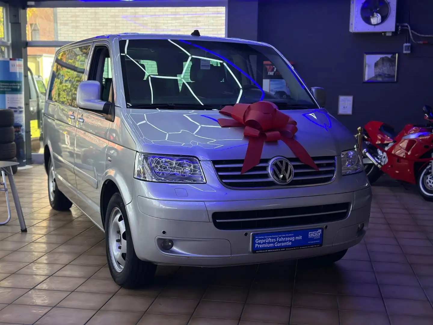 Volkswagen T5 Transporter T5 Multivan Highline*HU/AU*AHK*TEMP*ALCANTARA*TV Silber - 2
