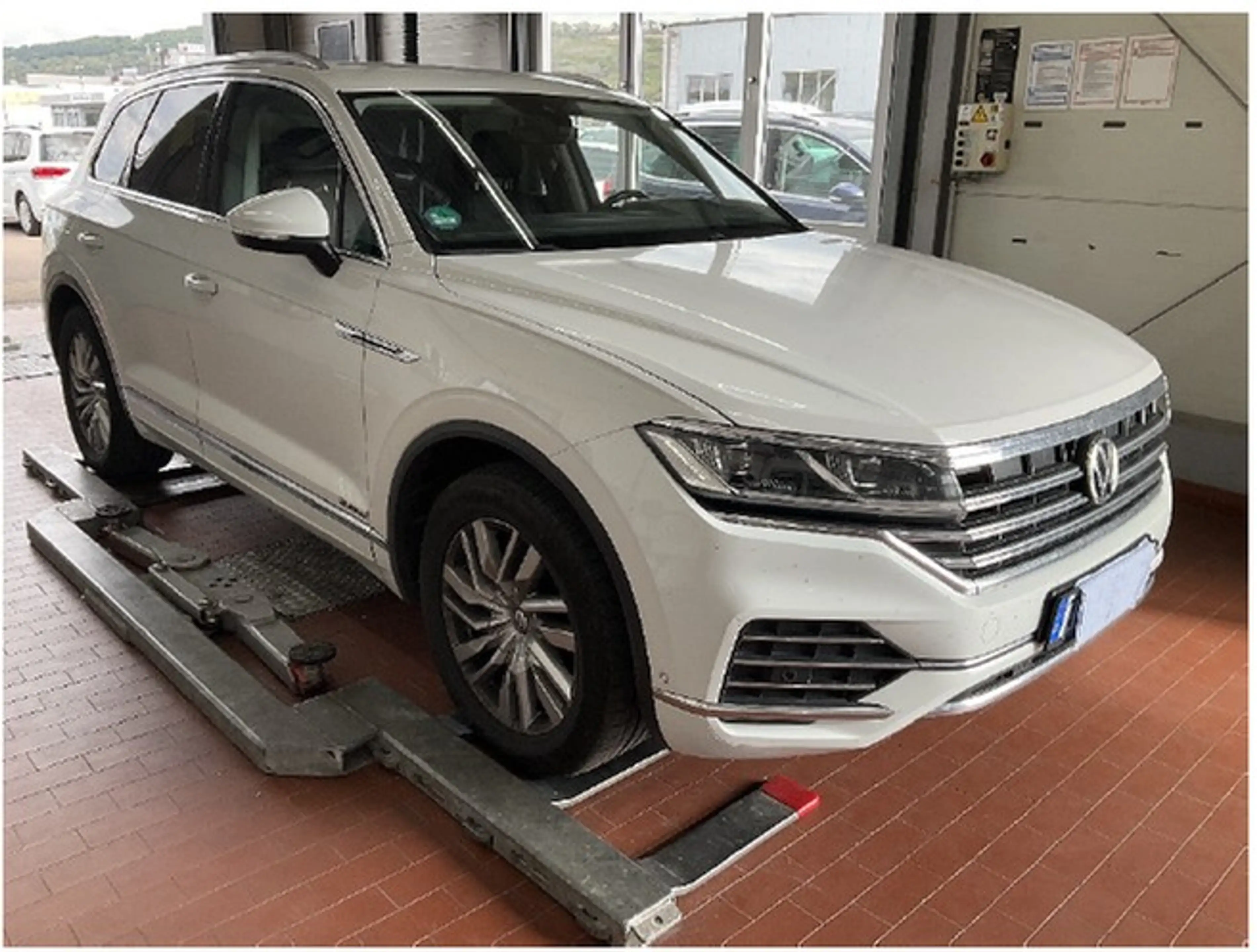 Volkswagen Touareg 3.0 TDI DSG 4Motion Elegance AHK — photo 3