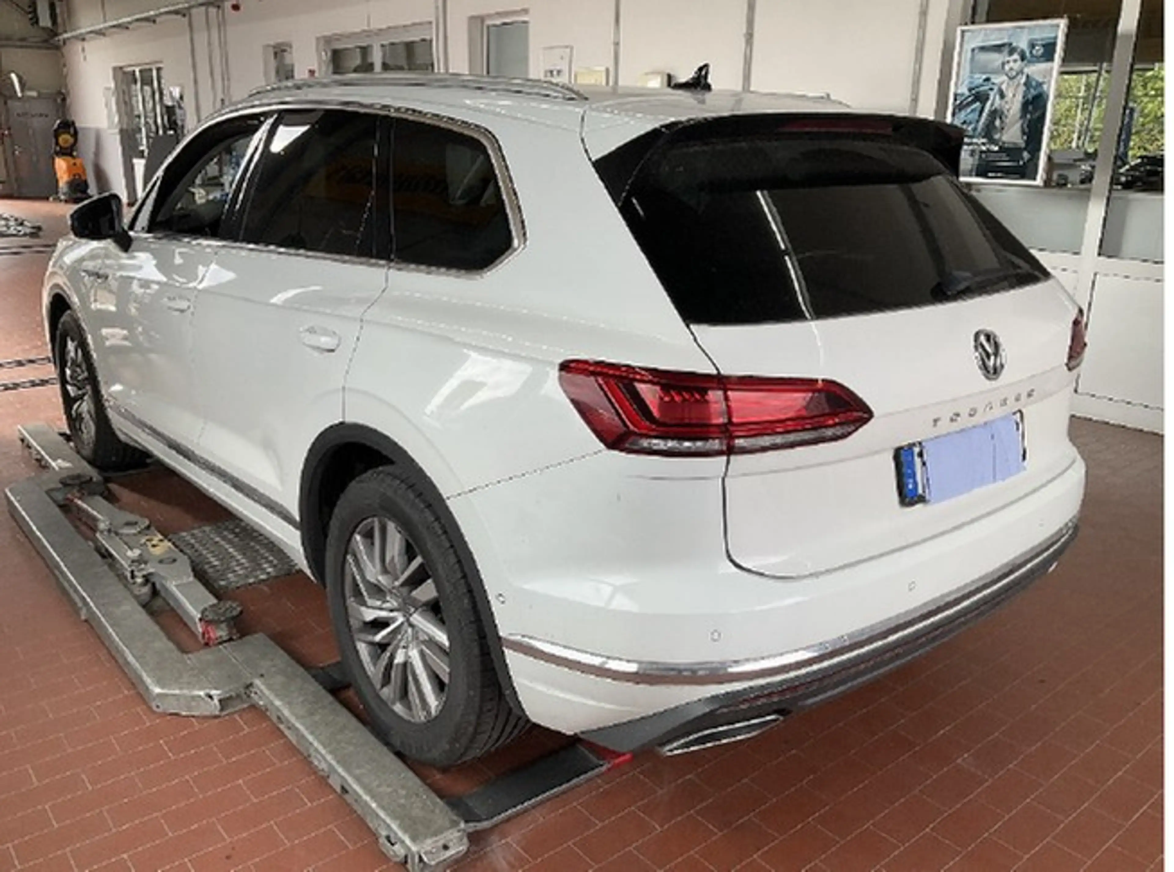 Volkswagen Touareg 3.0 TDI DSG 4Motion Elegance AHK — photo 5