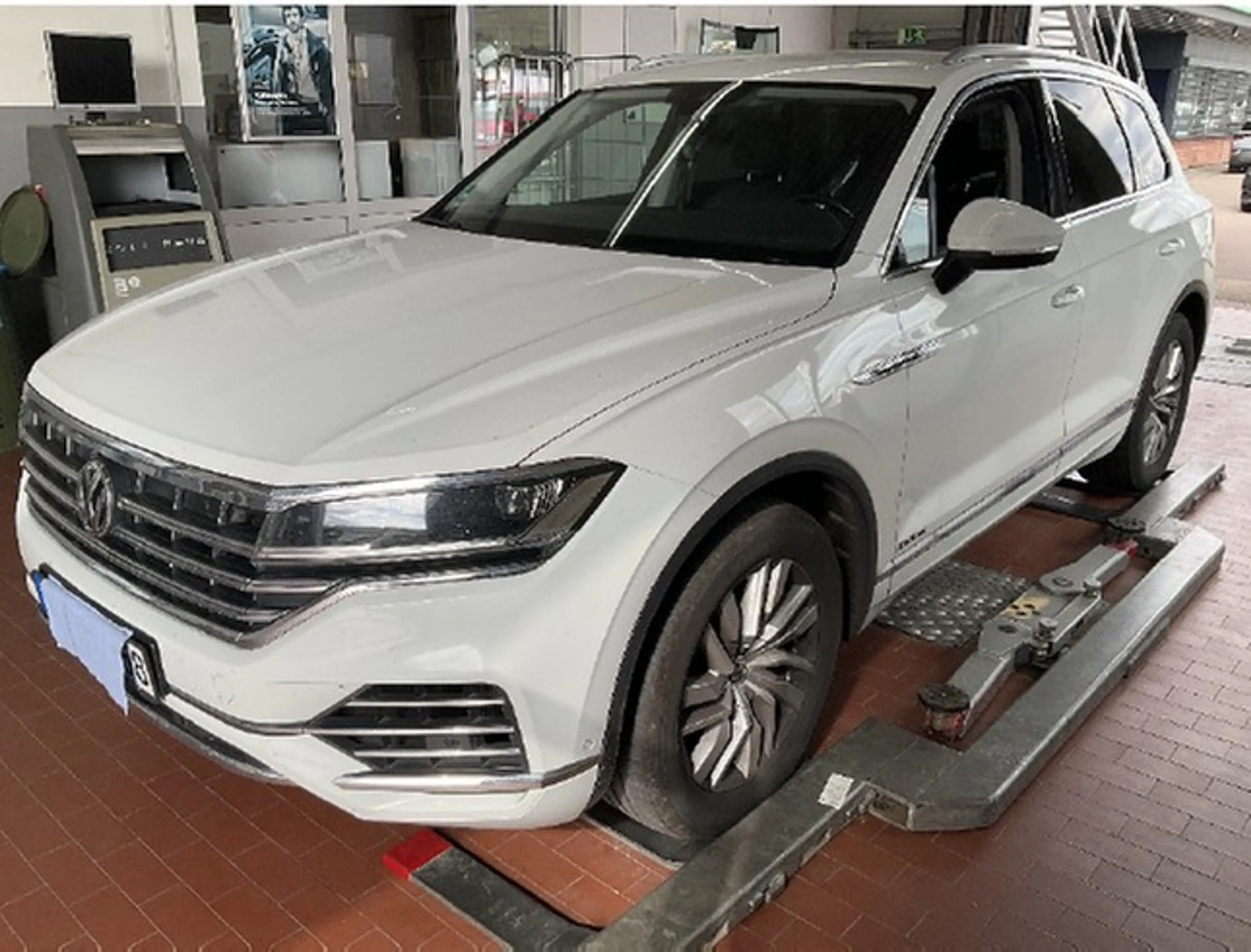 Volkswagen Touareg 3.0 TDI DSG 4Motion Elegance AHK — photo 2